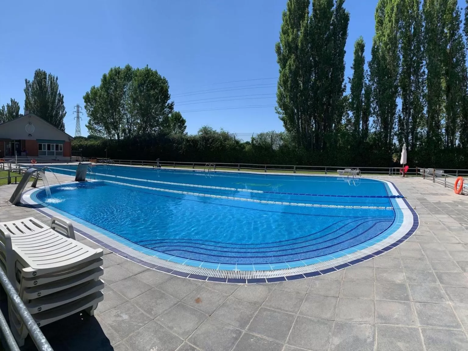 Swimming pool in Hotel Lasa Sport