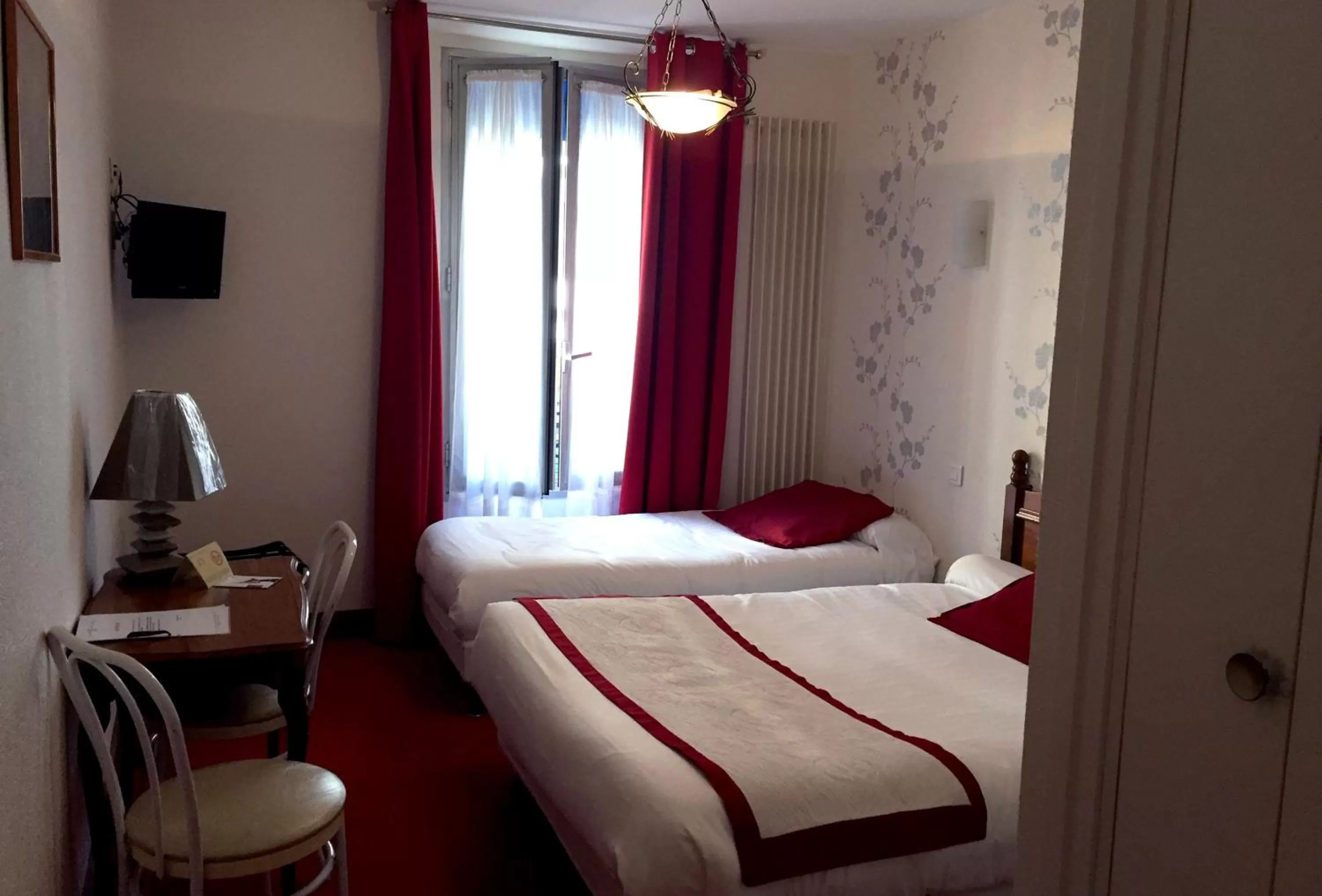 Photo of the whole room, Bed in Hotel Le Clos d'Alésia