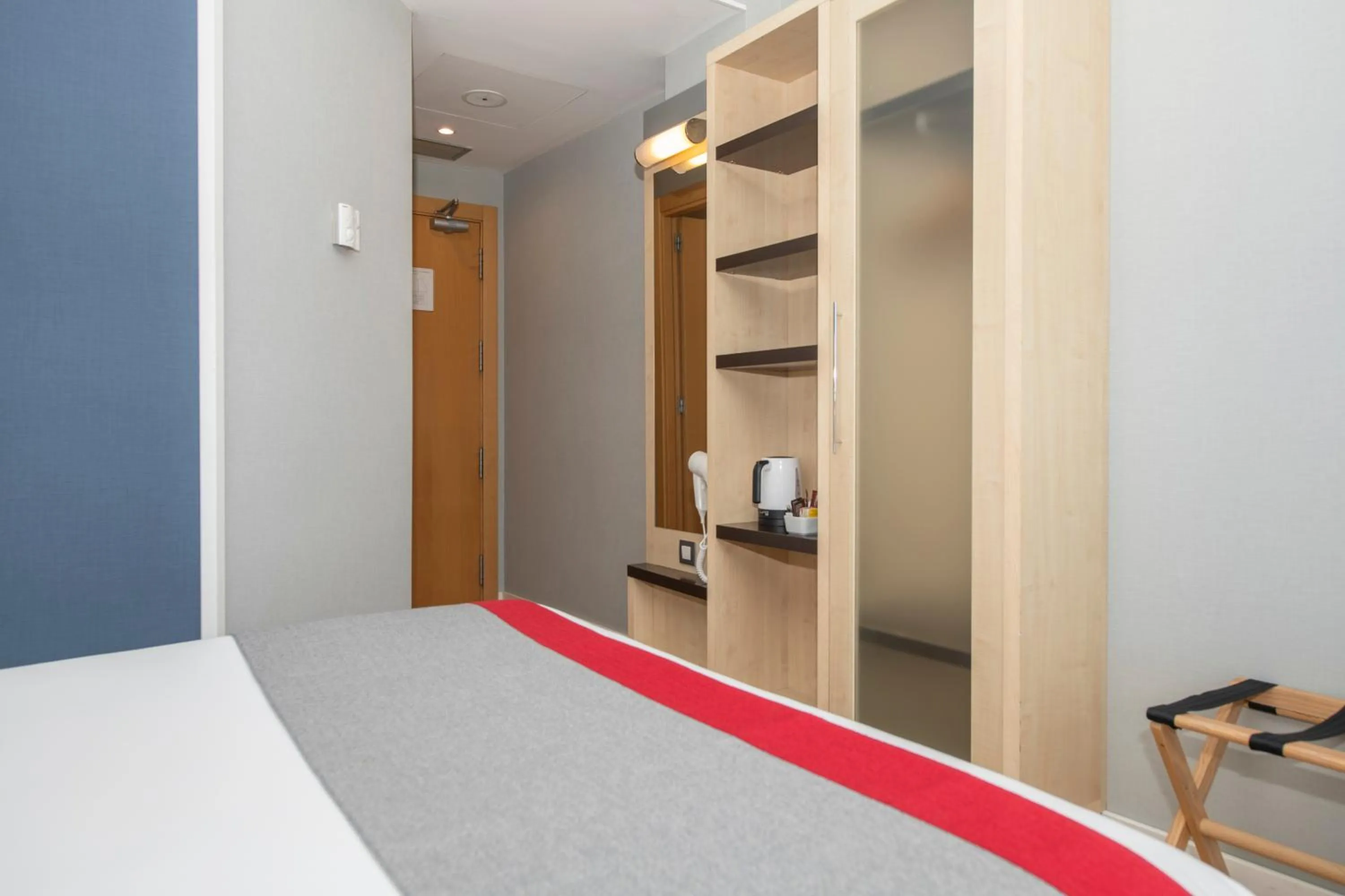 Bedroom, Bed in Holiday Inn Express Barcelona - Montmeló by IHG