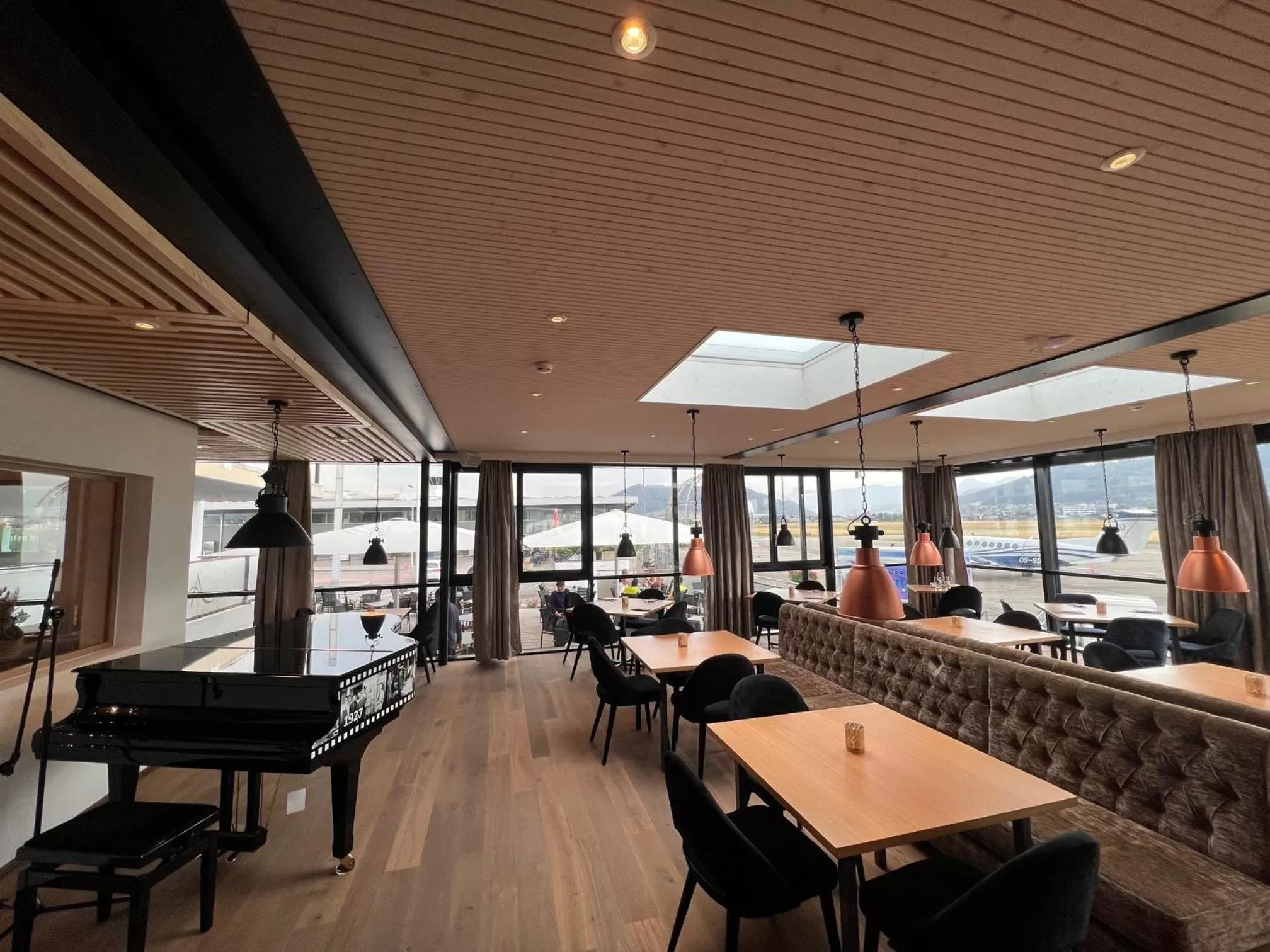 Restaurant/places to eat in AMANTE Hotel