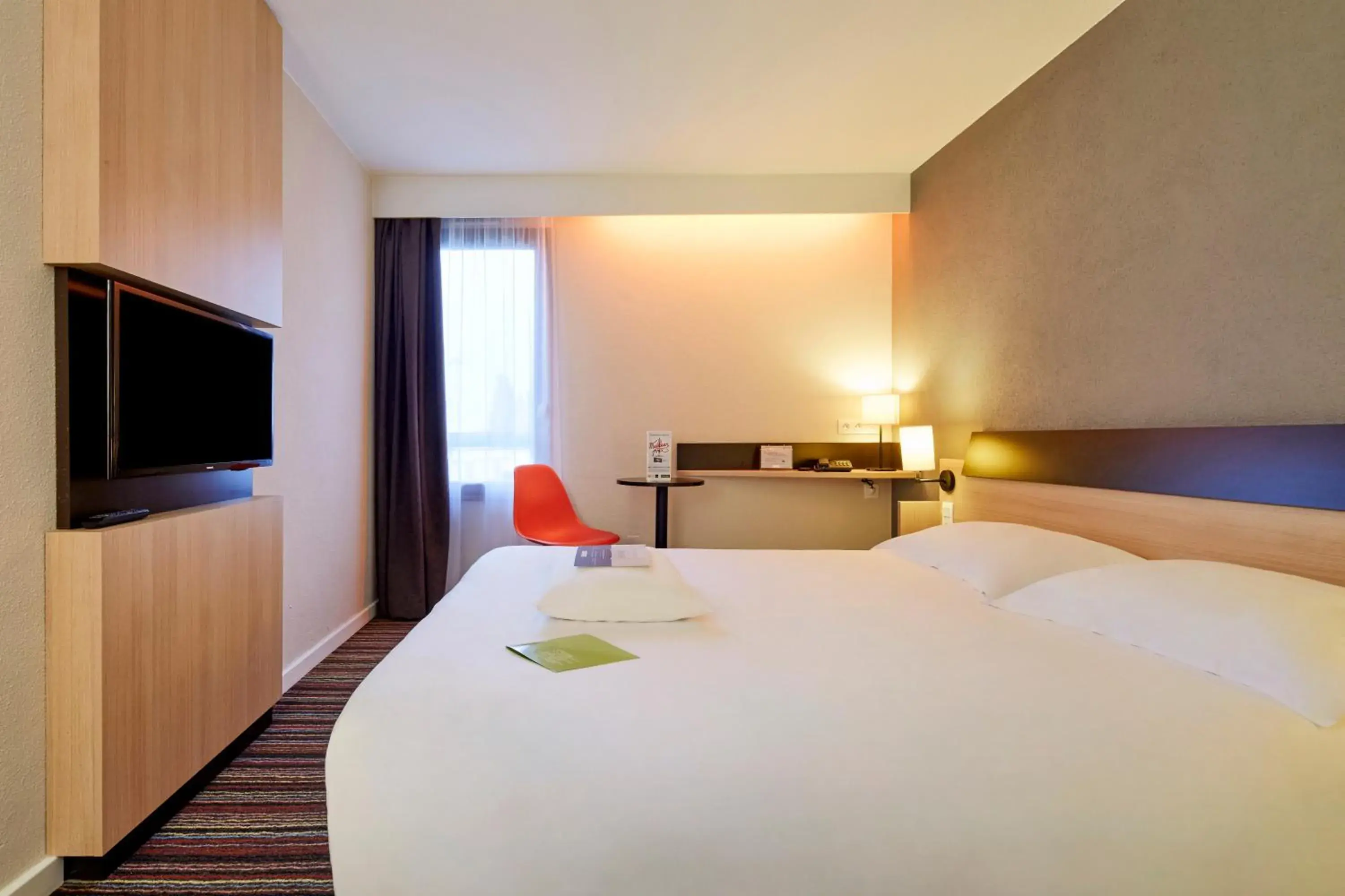 Double Room with 1 Double Bed in Kyriad Tours Sud - Chambray Lès Tours Double Room with 1 Double Bed in Kyriad Tours Sud - Chambray Lès Tours