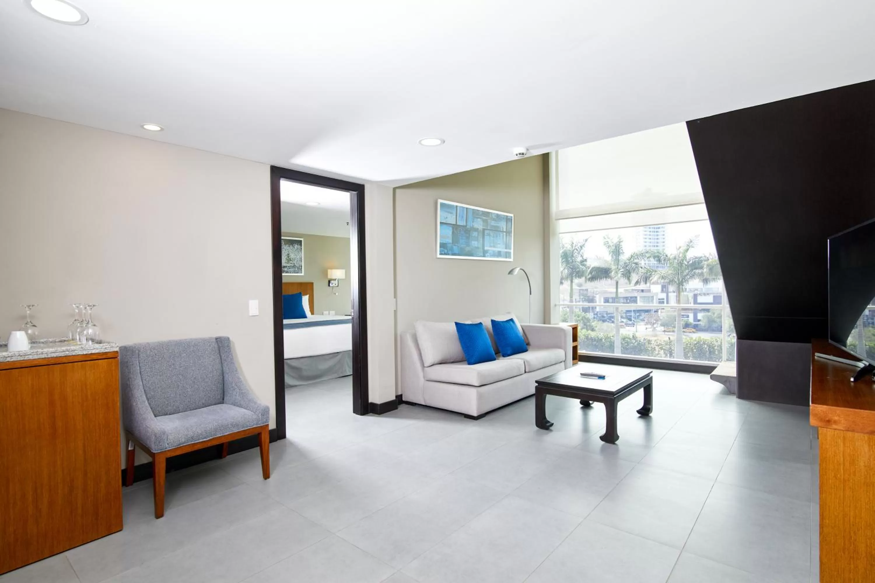 Communal lounge/ TV room in Wyndham Manta Sail Plaza Hotel and Convention Center