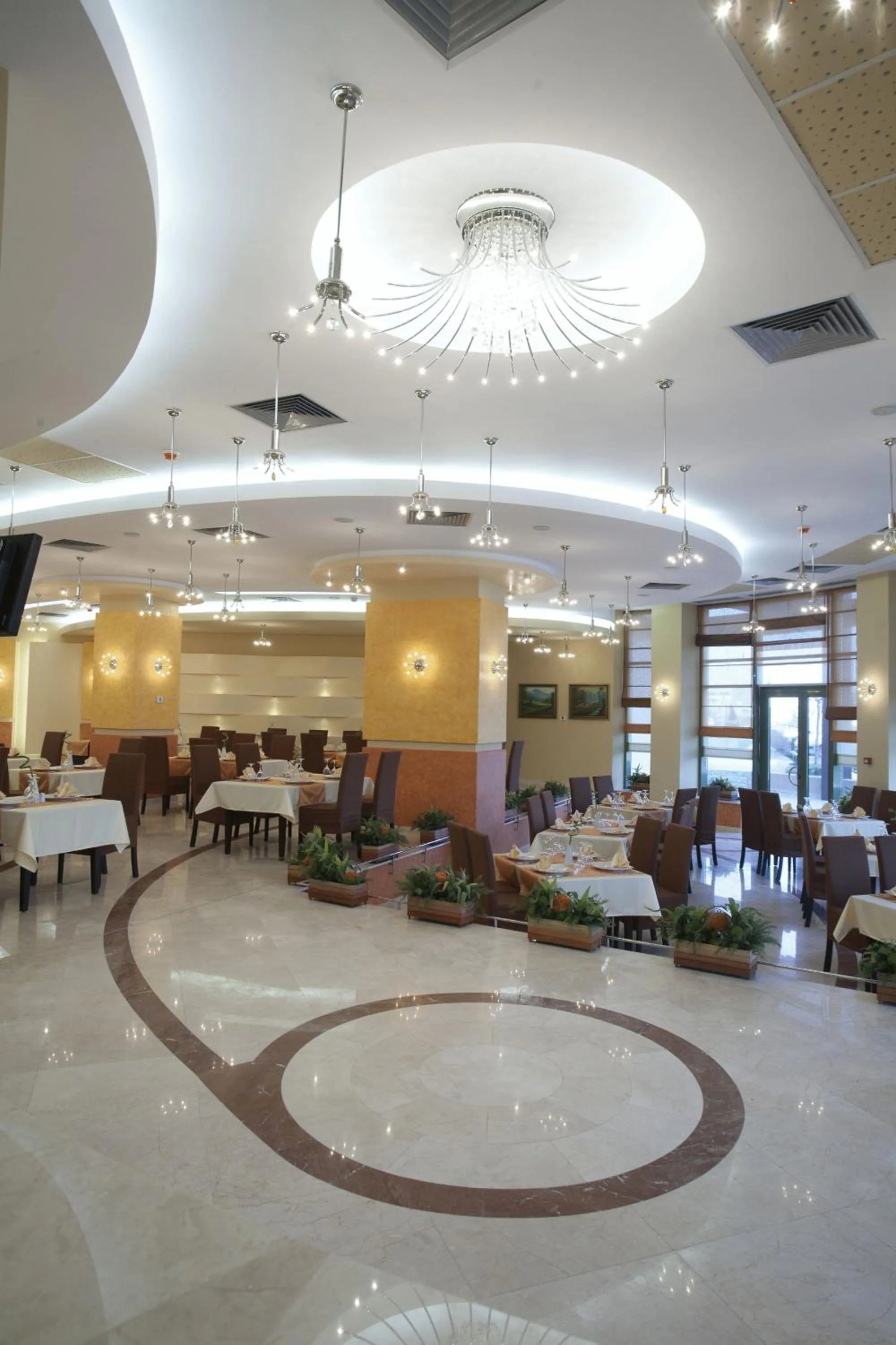 Restaurant/places to eat in Mari Vila Hotel