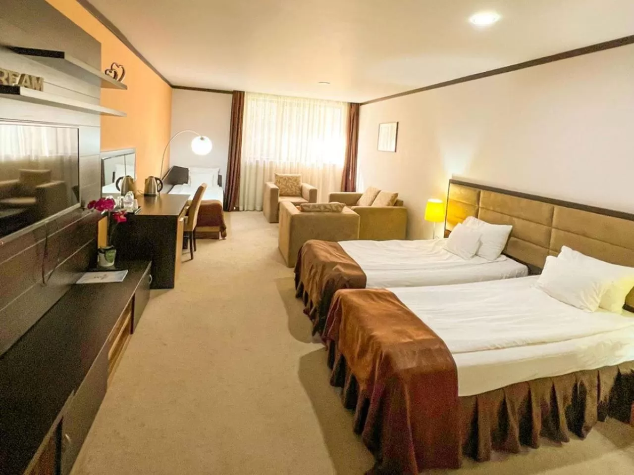 Bedroom, Bed in Hotel Dream