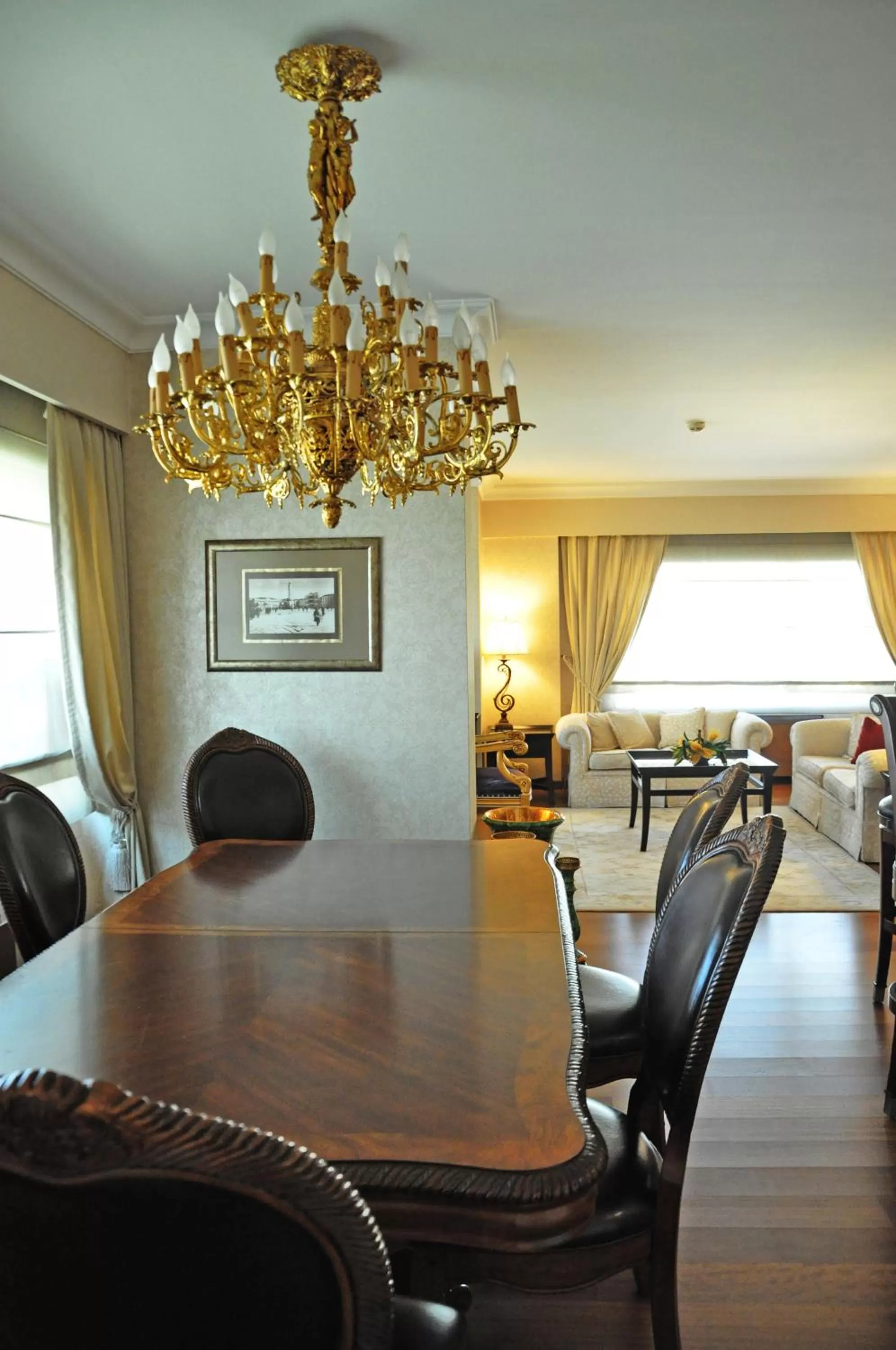 Living room in Mövenpick Hotel Izmir