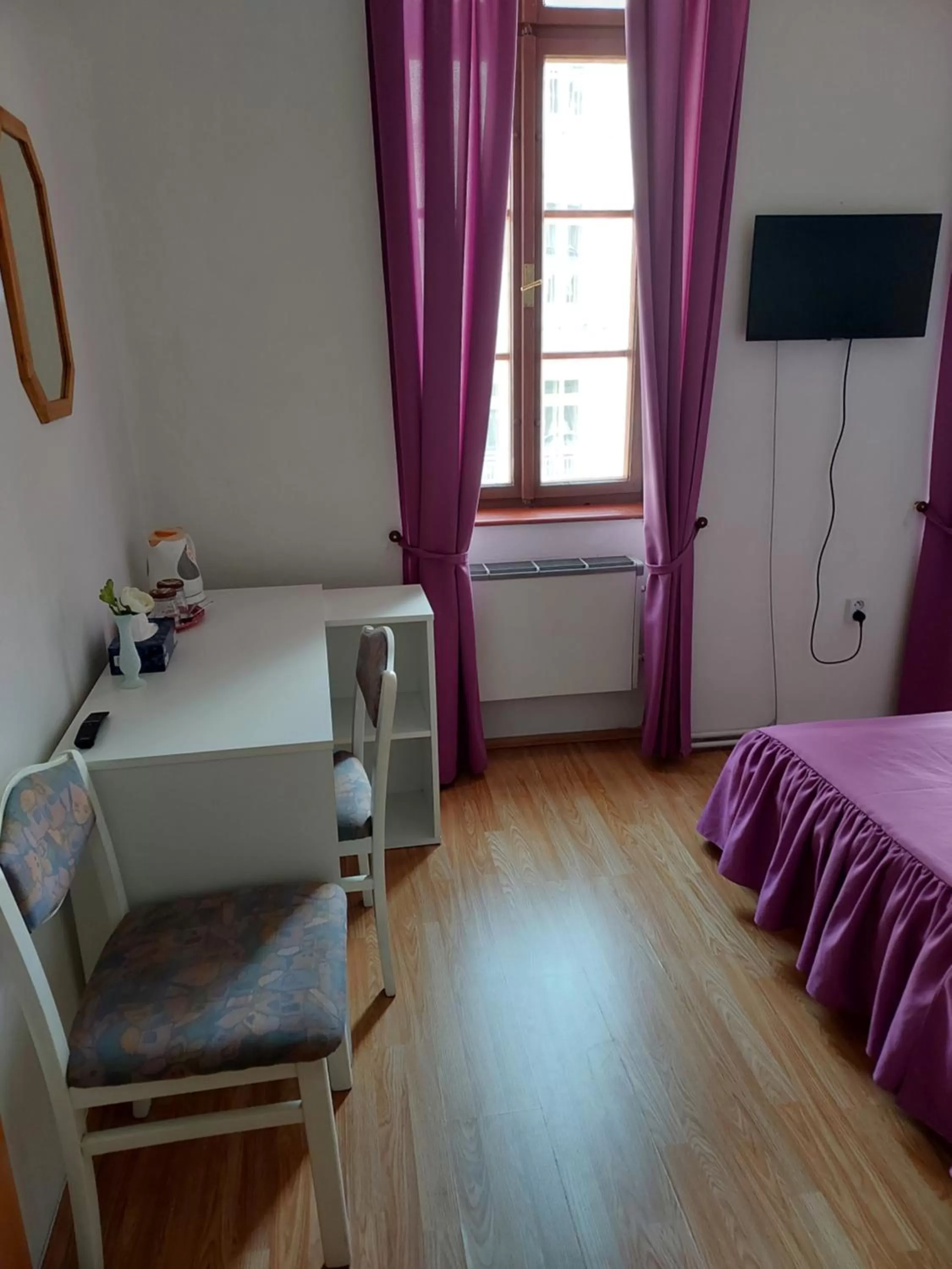 TV/Entertainment Center in Hotel Asila