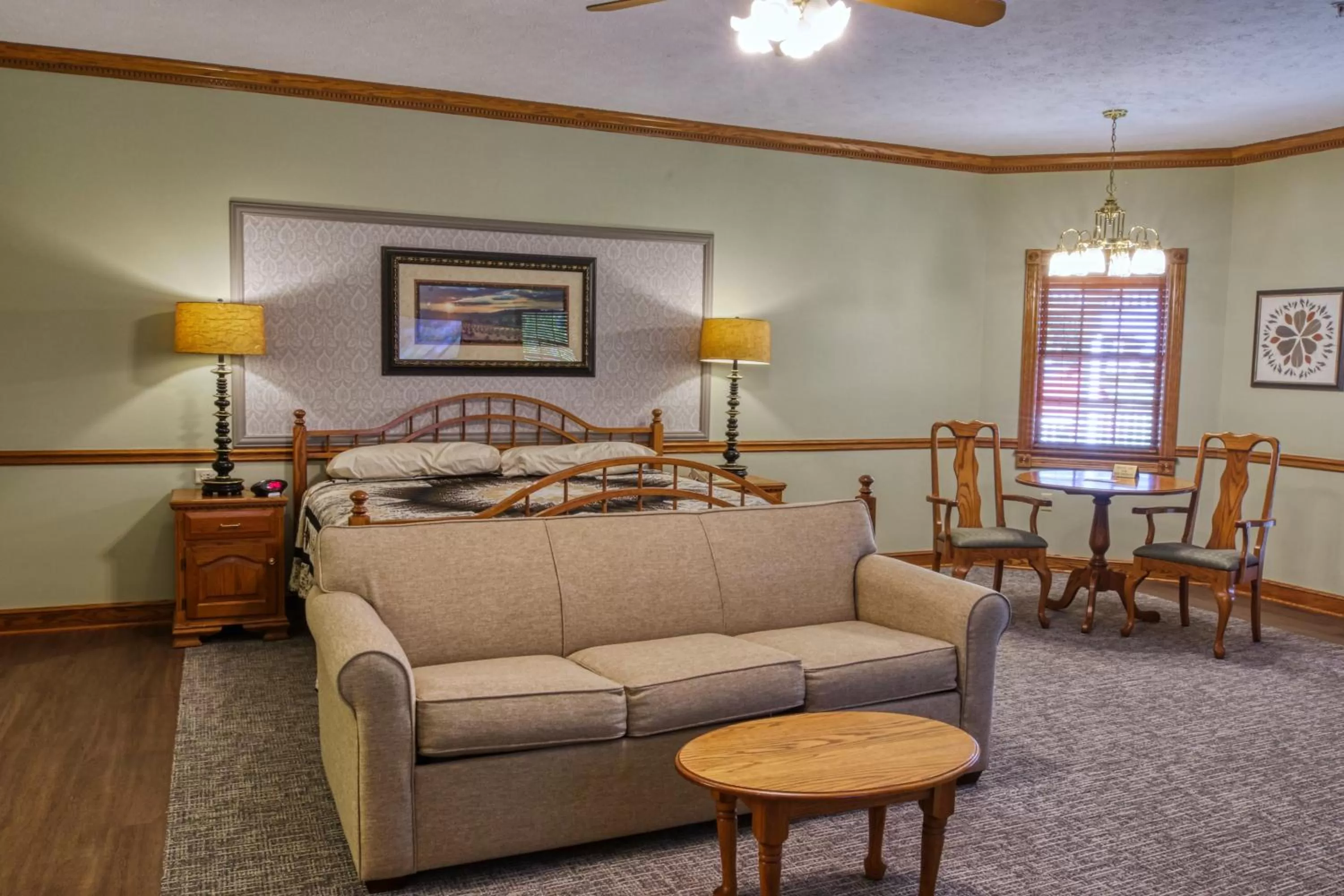 Seating area in Carlisle Inn Walnut Creek