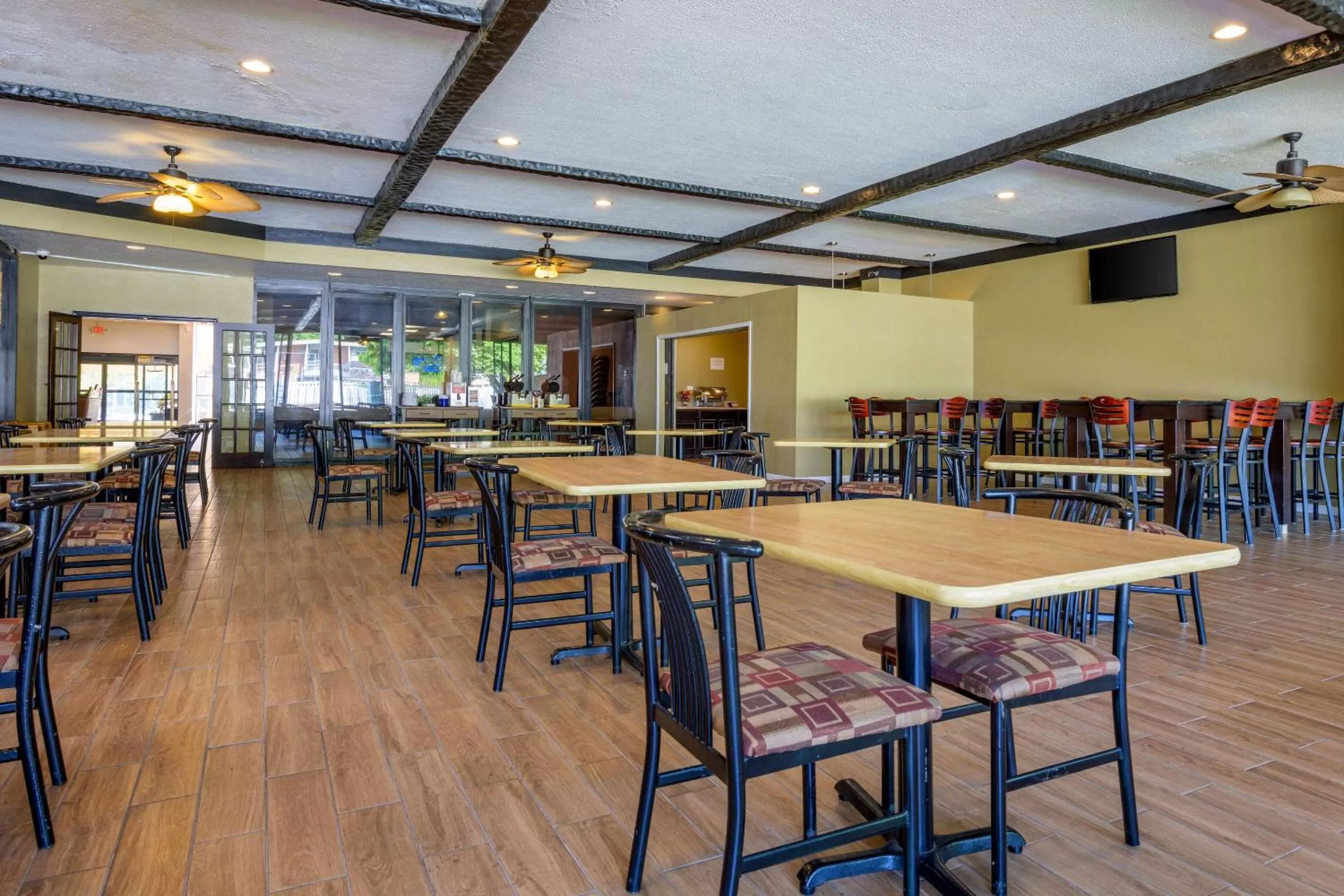 Restaurant/Places to Eat in Days Inn & Suites by Wyndham Lebanon PA