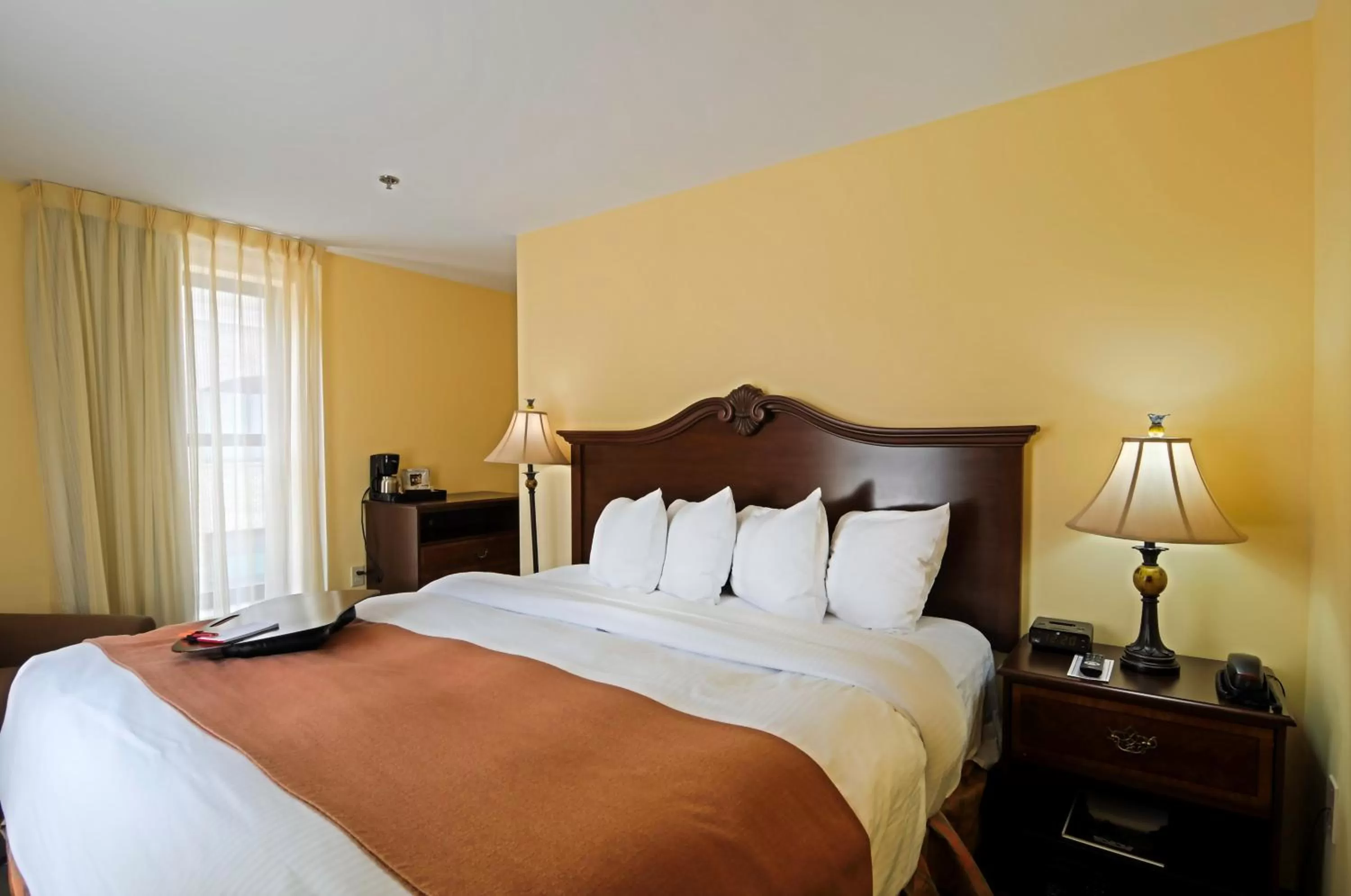 Bed in Main Street Inn Blacksburg