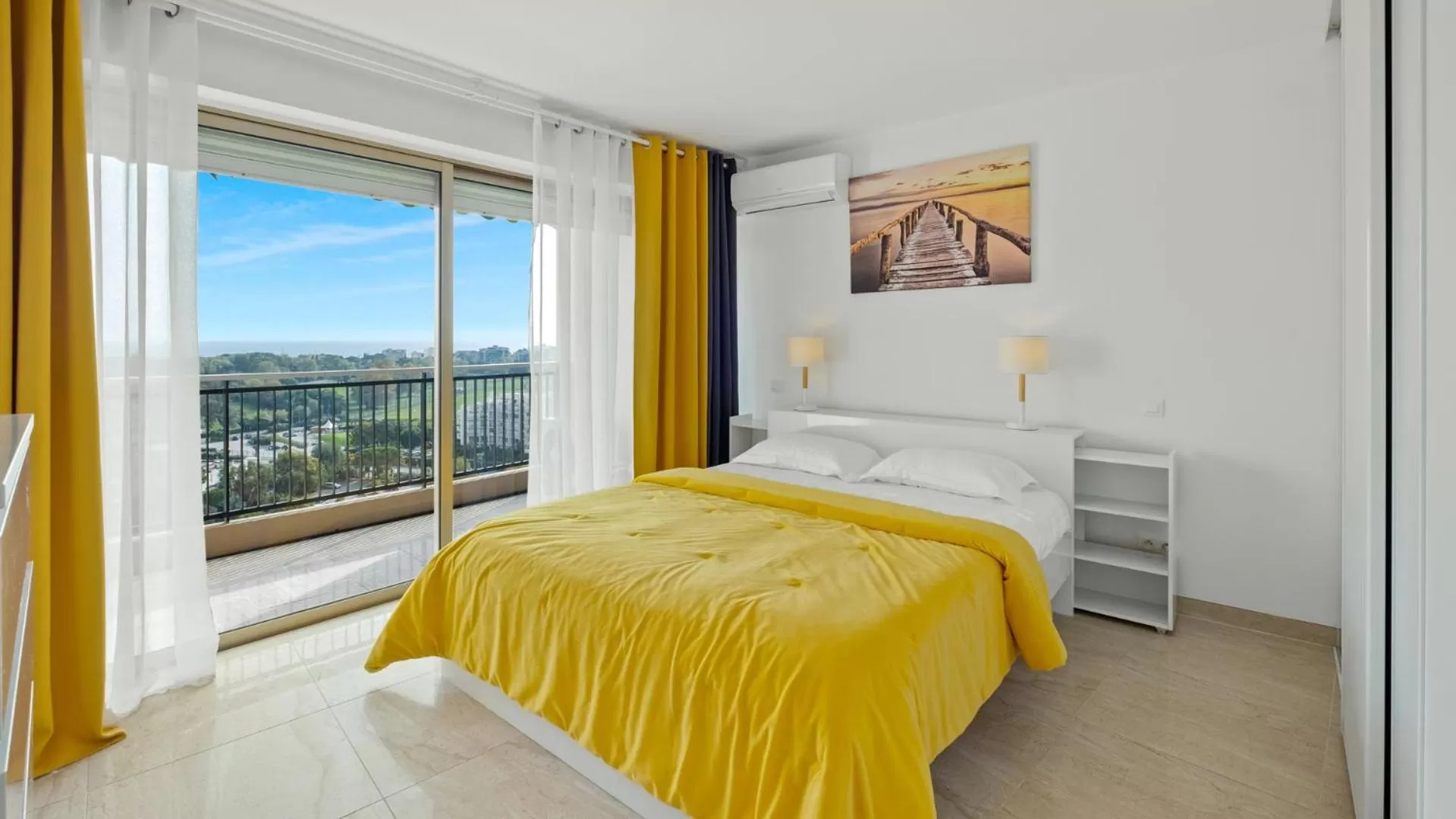 Bed in Cannes Marina Appart Hotel Mandelieu