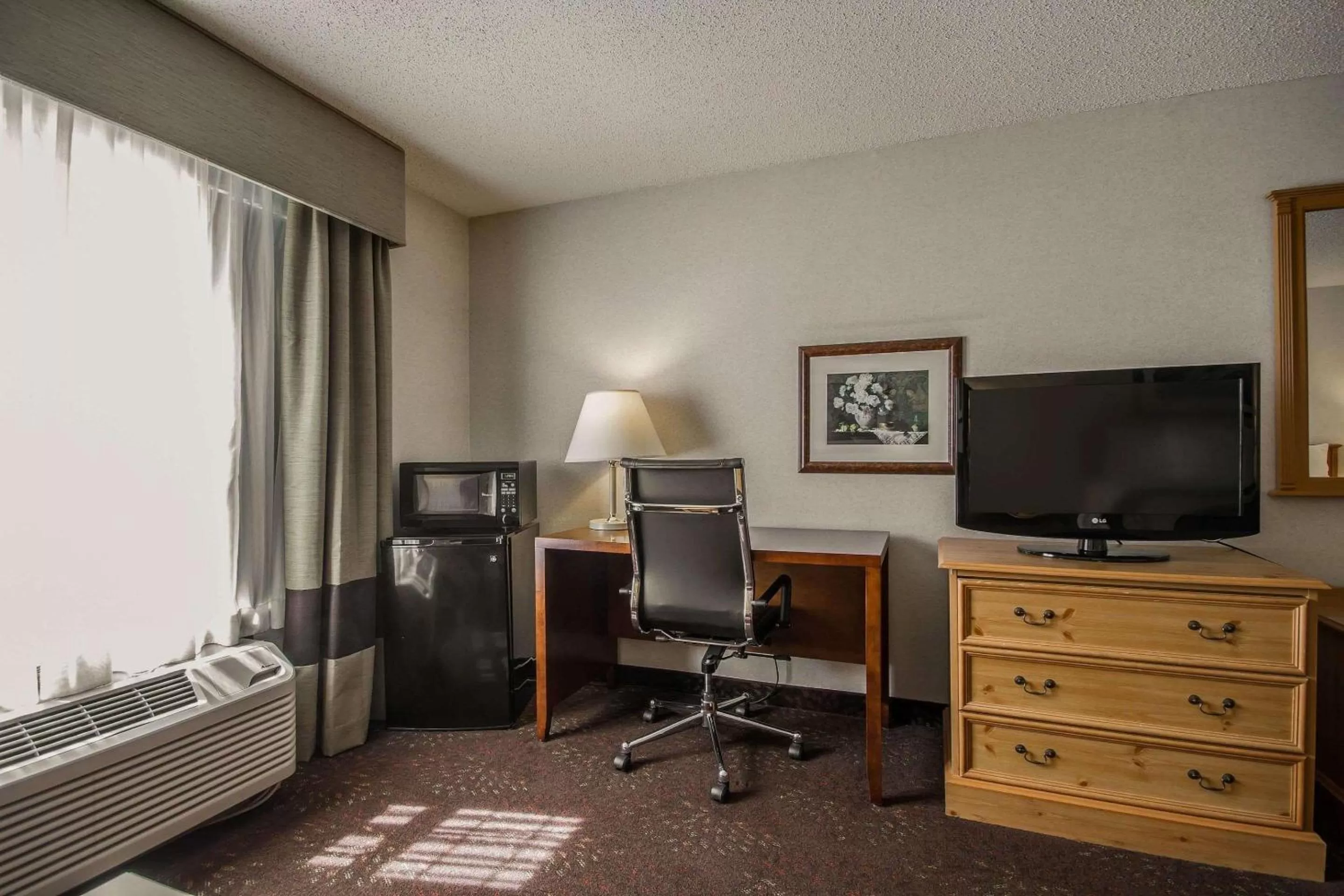 Photo of the whole room in Comfort Inn Fond Du Lac