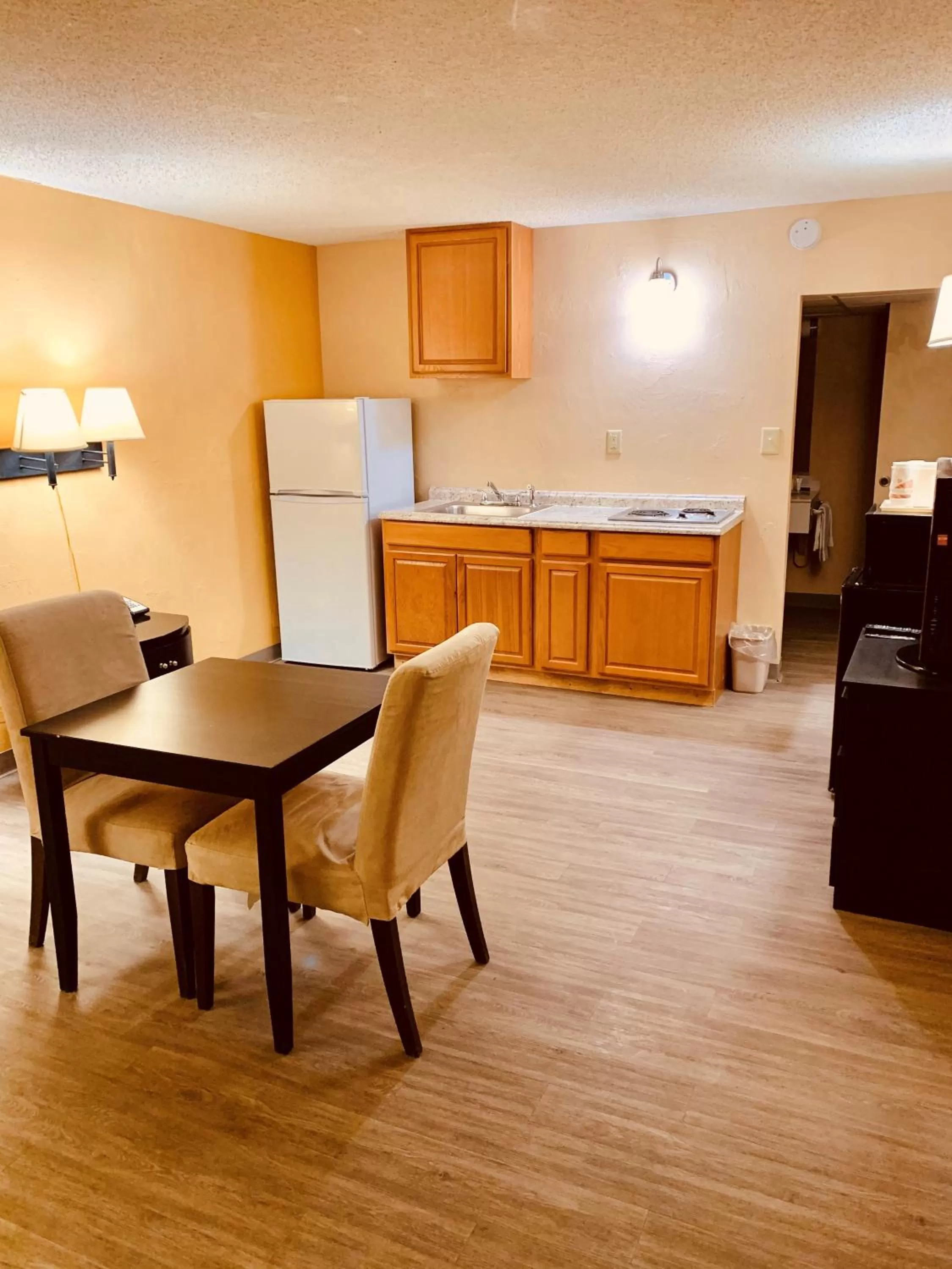 Kitchen or kitchenette in Baymont by Wyndham Front Royal Near Shenandoah National Park