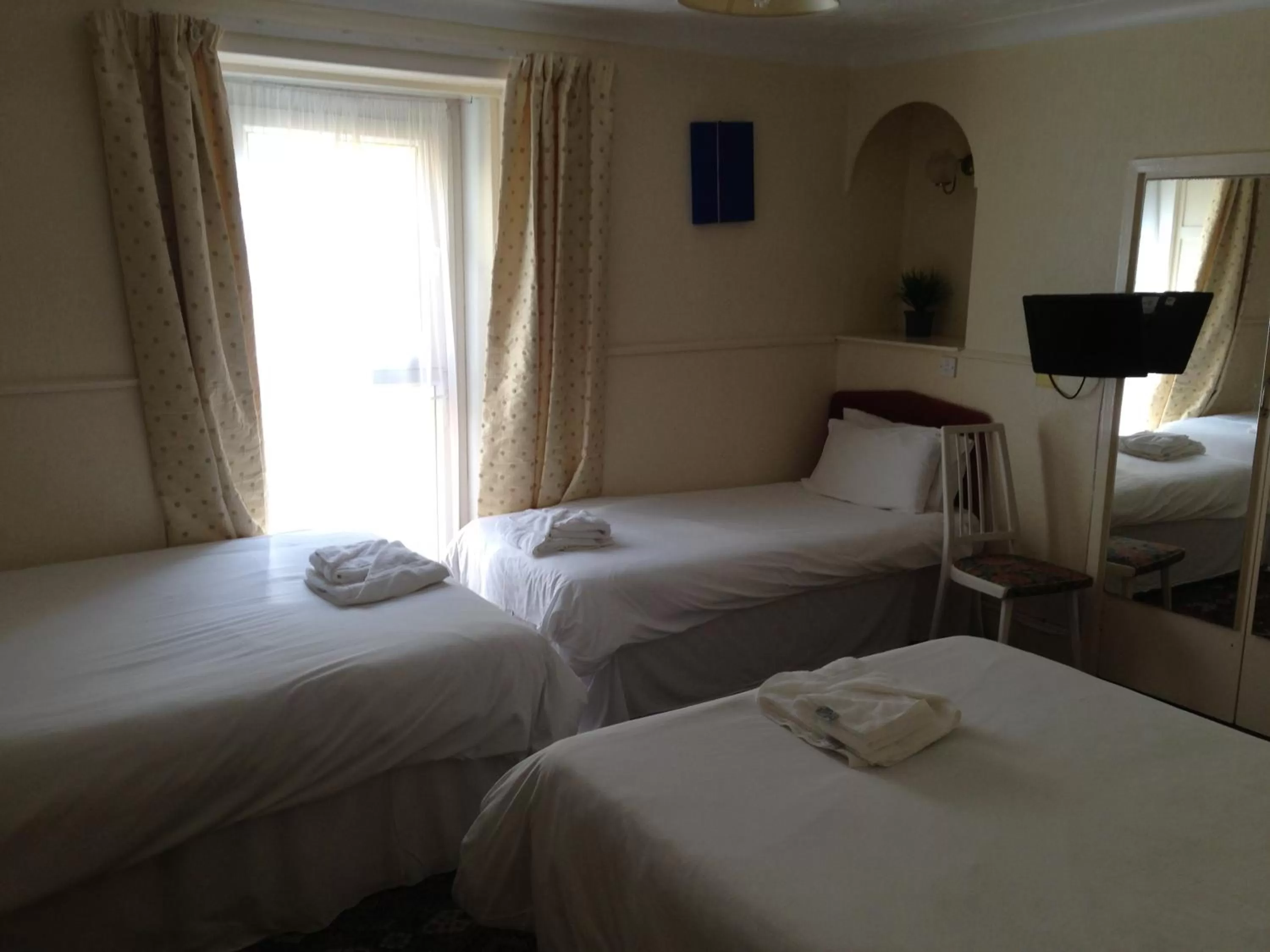 Bed in The Kynance House on Plymouth Hoe ,26 Ensuite Rooms