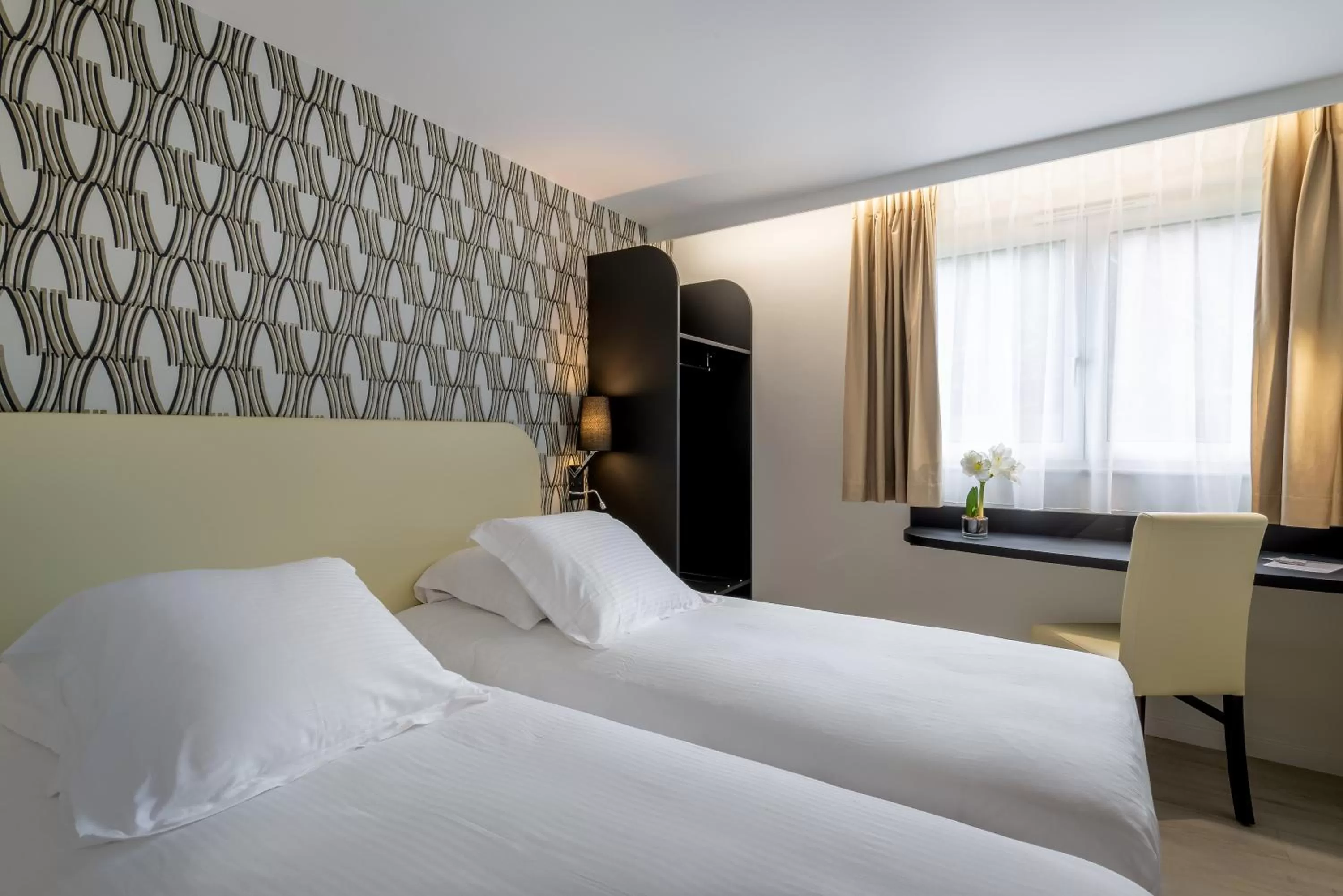 Photo of the whole room, Bed in Zenith Hotel Caen