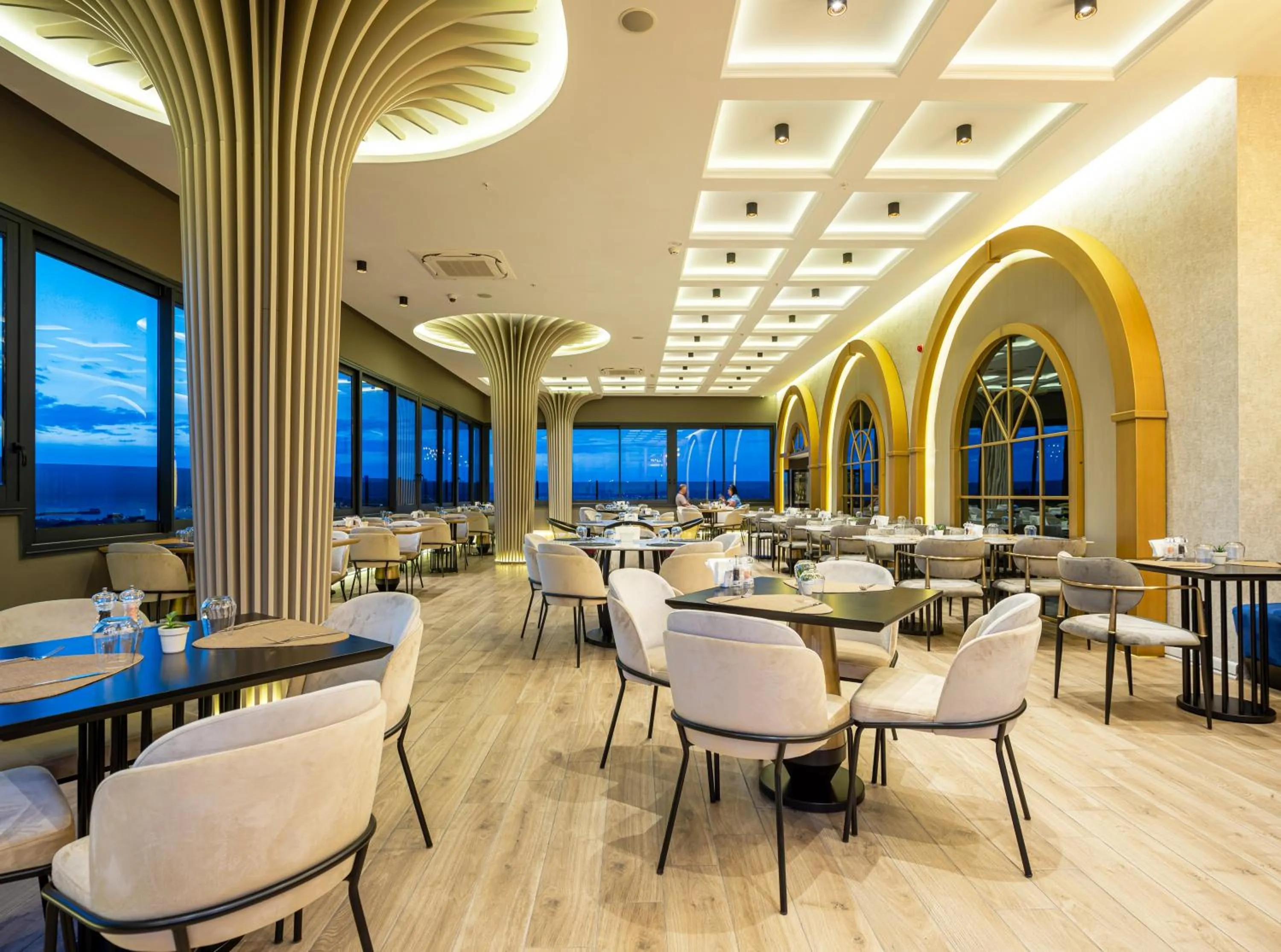 Restaurant/places to eat in DoubleTree by Hilton Izmir - Alsancak