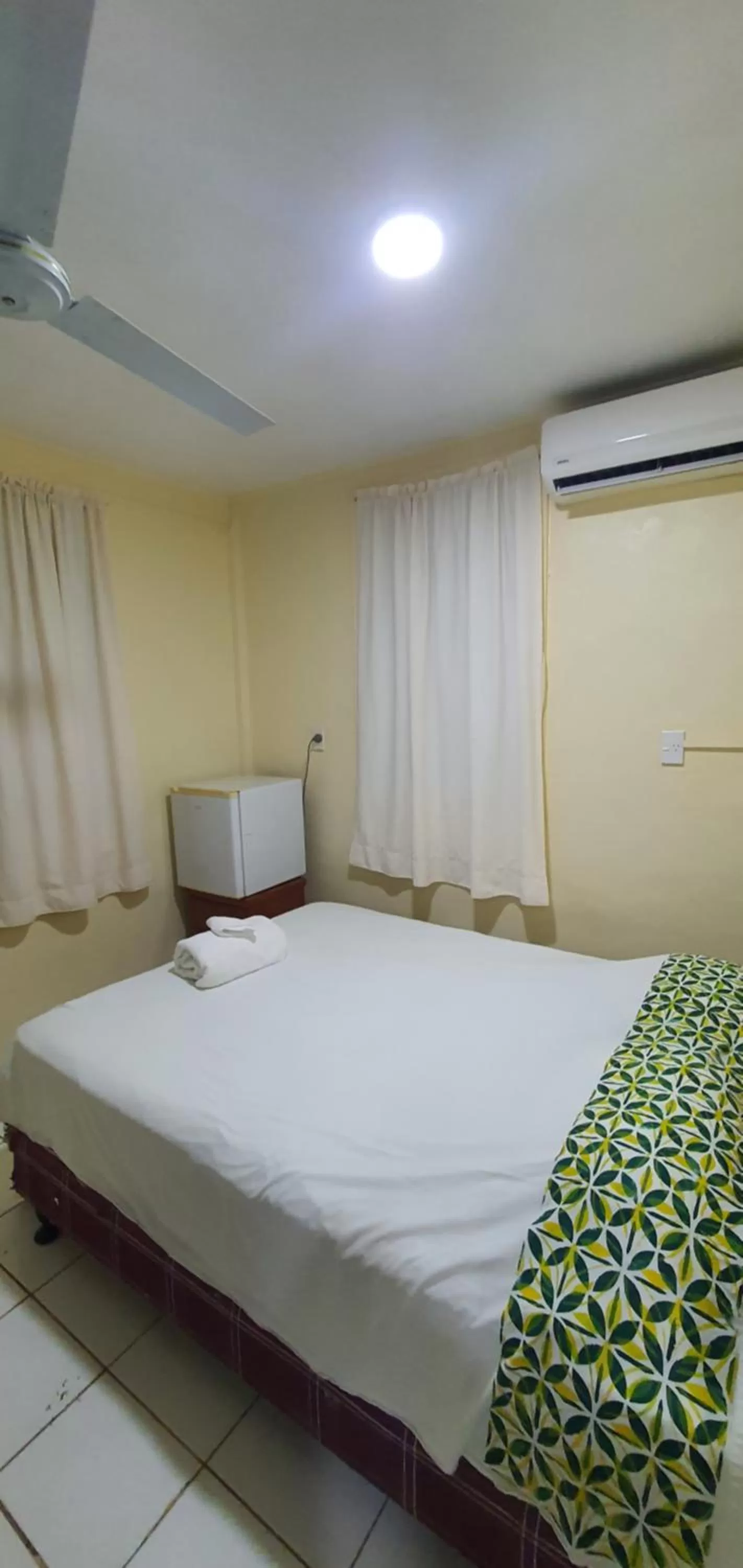 Photo of the whole room, Bed in Lynn's Getaway Hotel