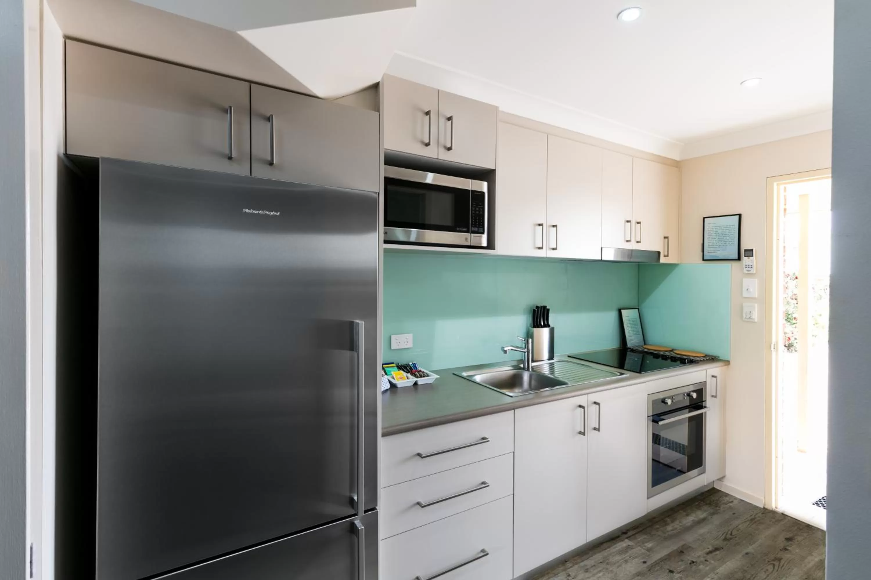 Kitchen or kitchenette in Dolphin Shores