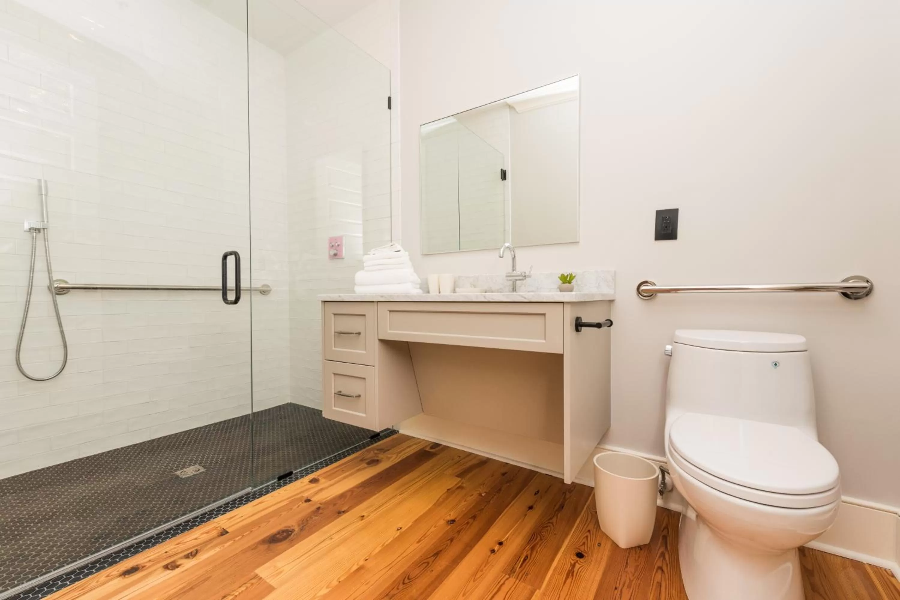 Shower in The Quarters on King