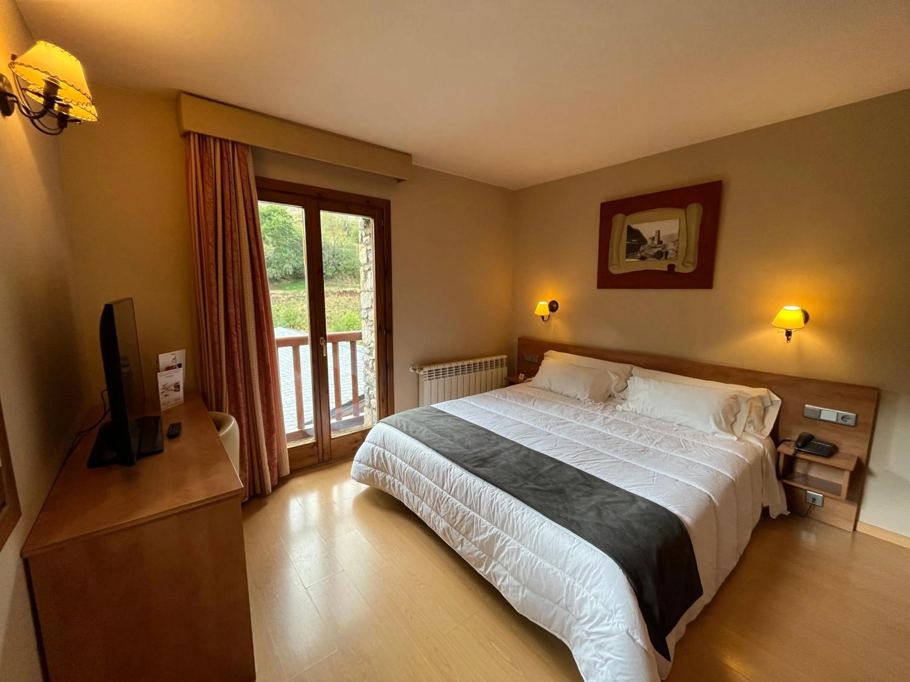 Photo of the whole room, Bed in Wuau! Hotel Segle XX