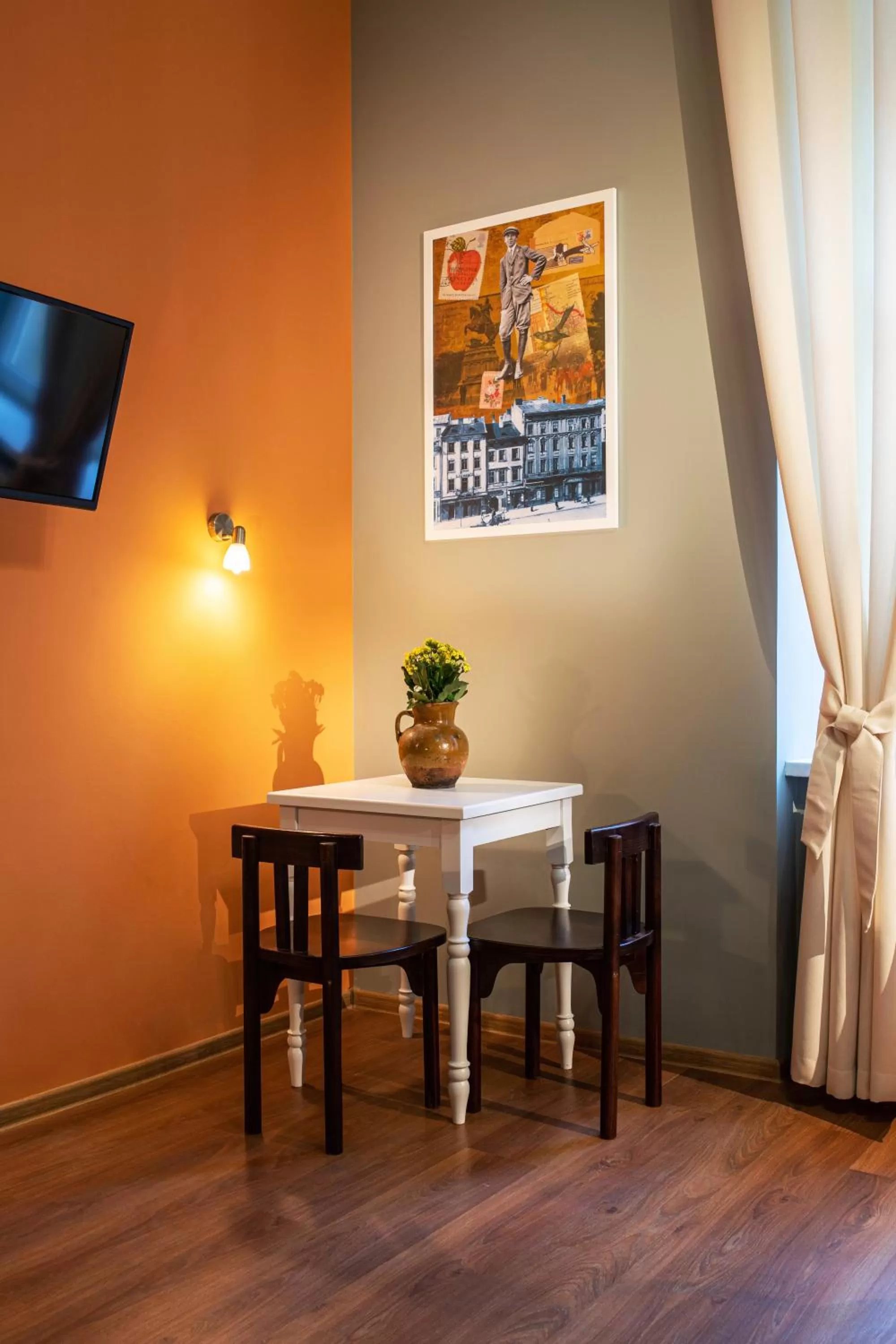 Photo of the whole room in Post House Rooms