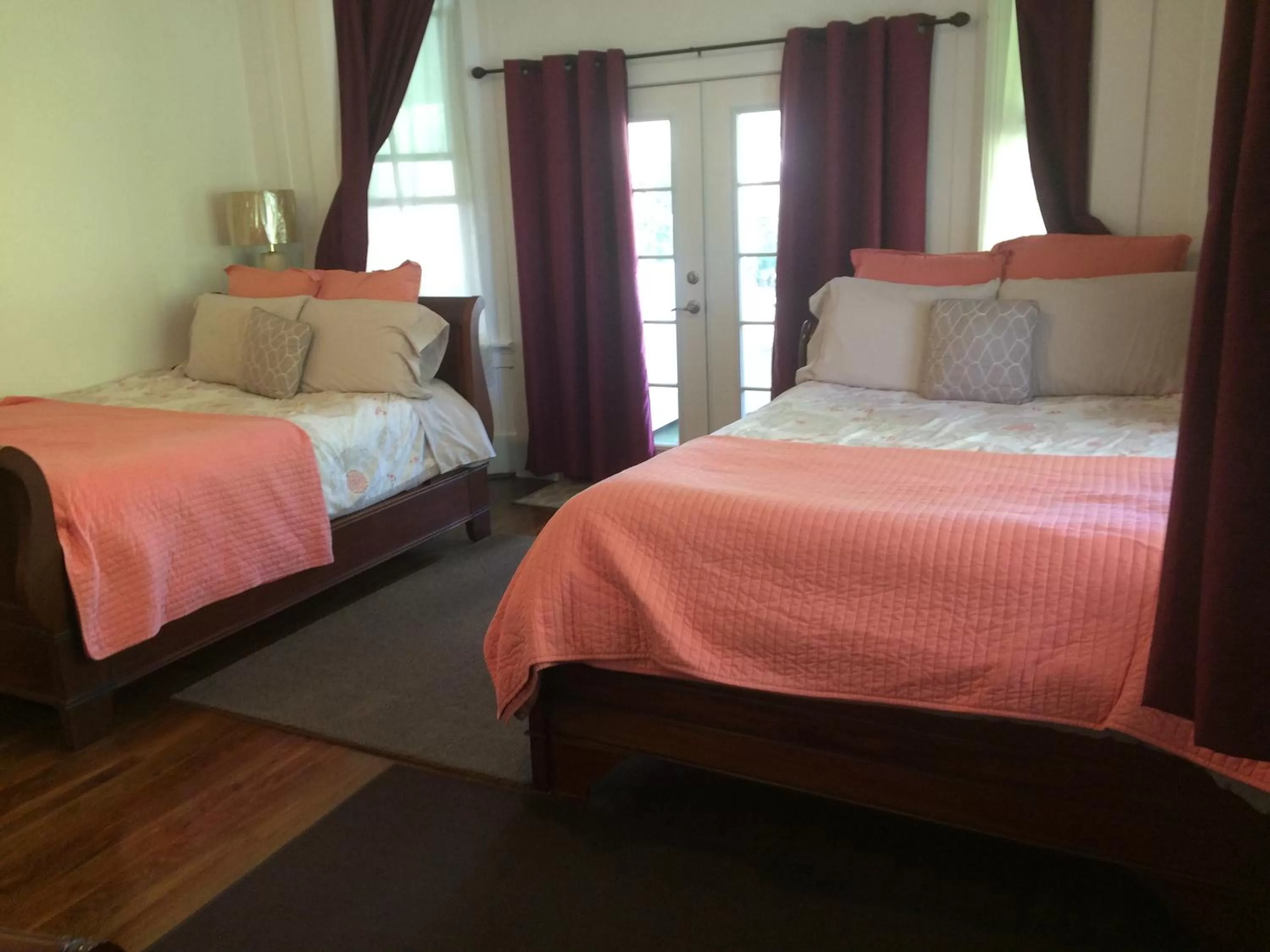 Bedroom, Bed in Hilo Bay Oceanfront Bed and Breakfast