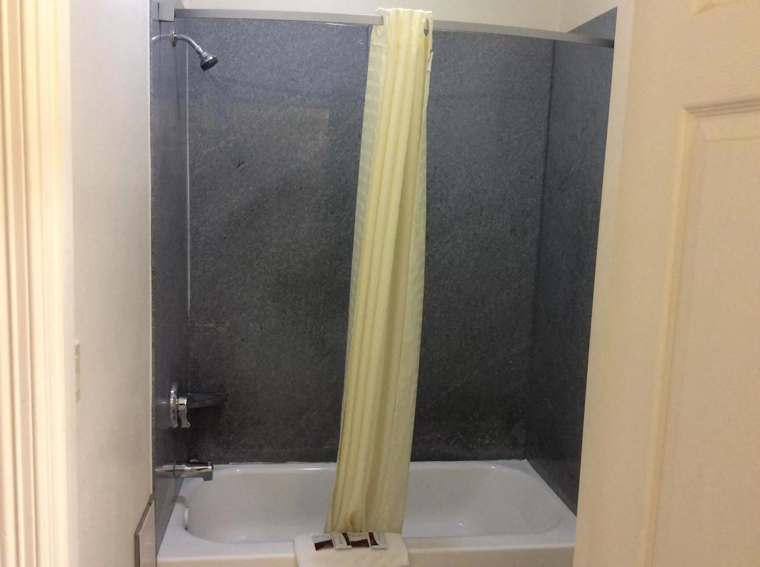 Shower in Texas Inn - Welasco/Mercedes
