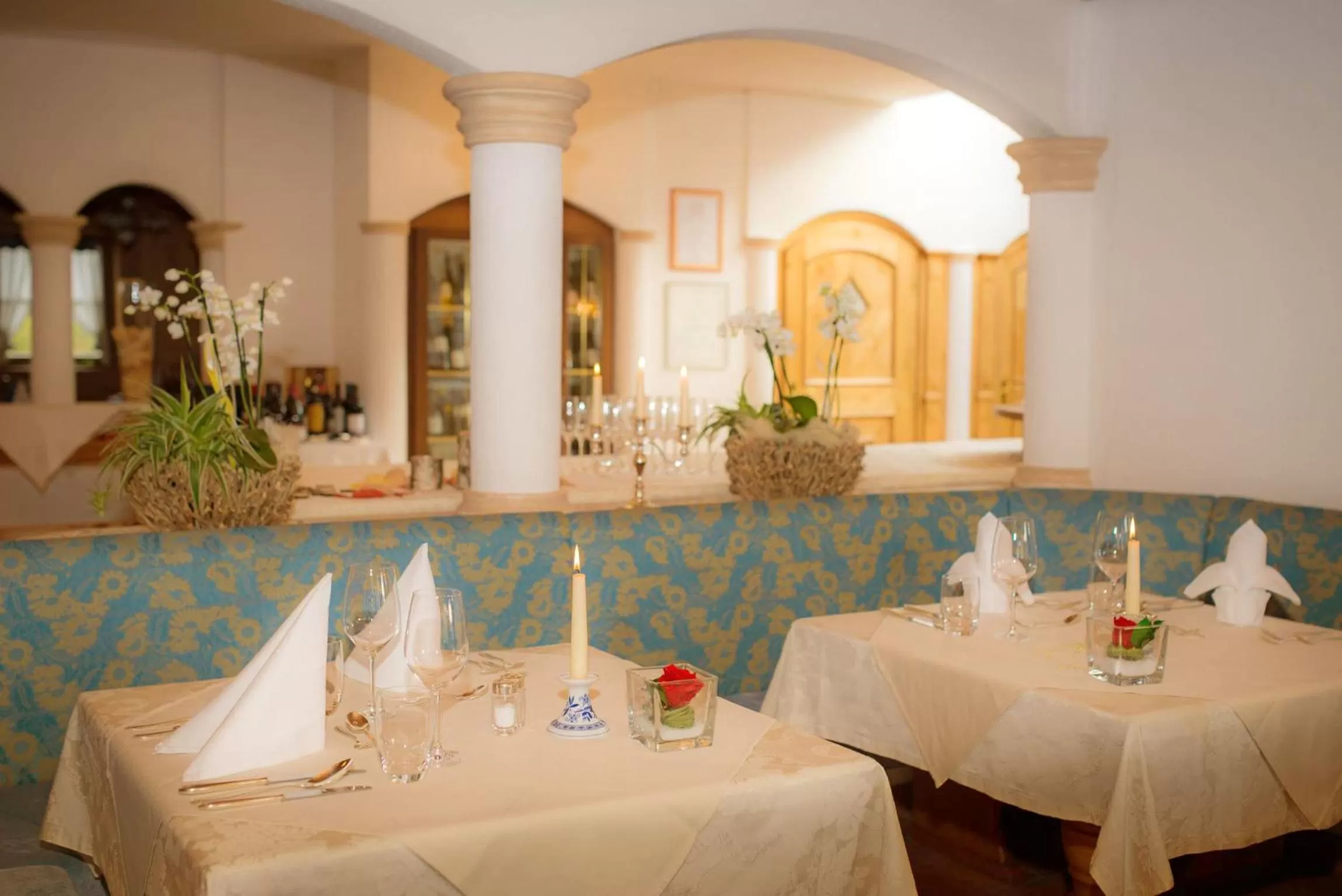 Restaurant/places to eat in Santeshotel