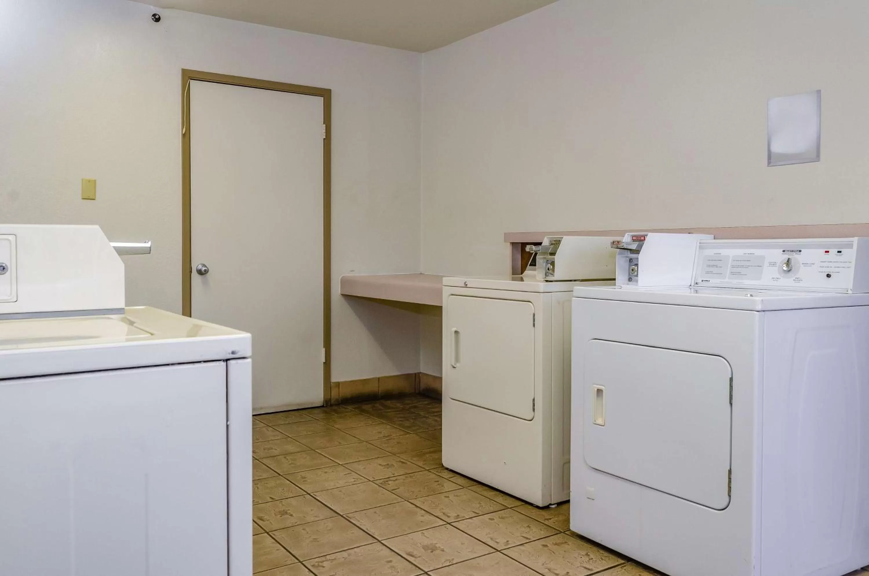 laundry, Bed in Studio 6-Fresno, CA - Extended Stay