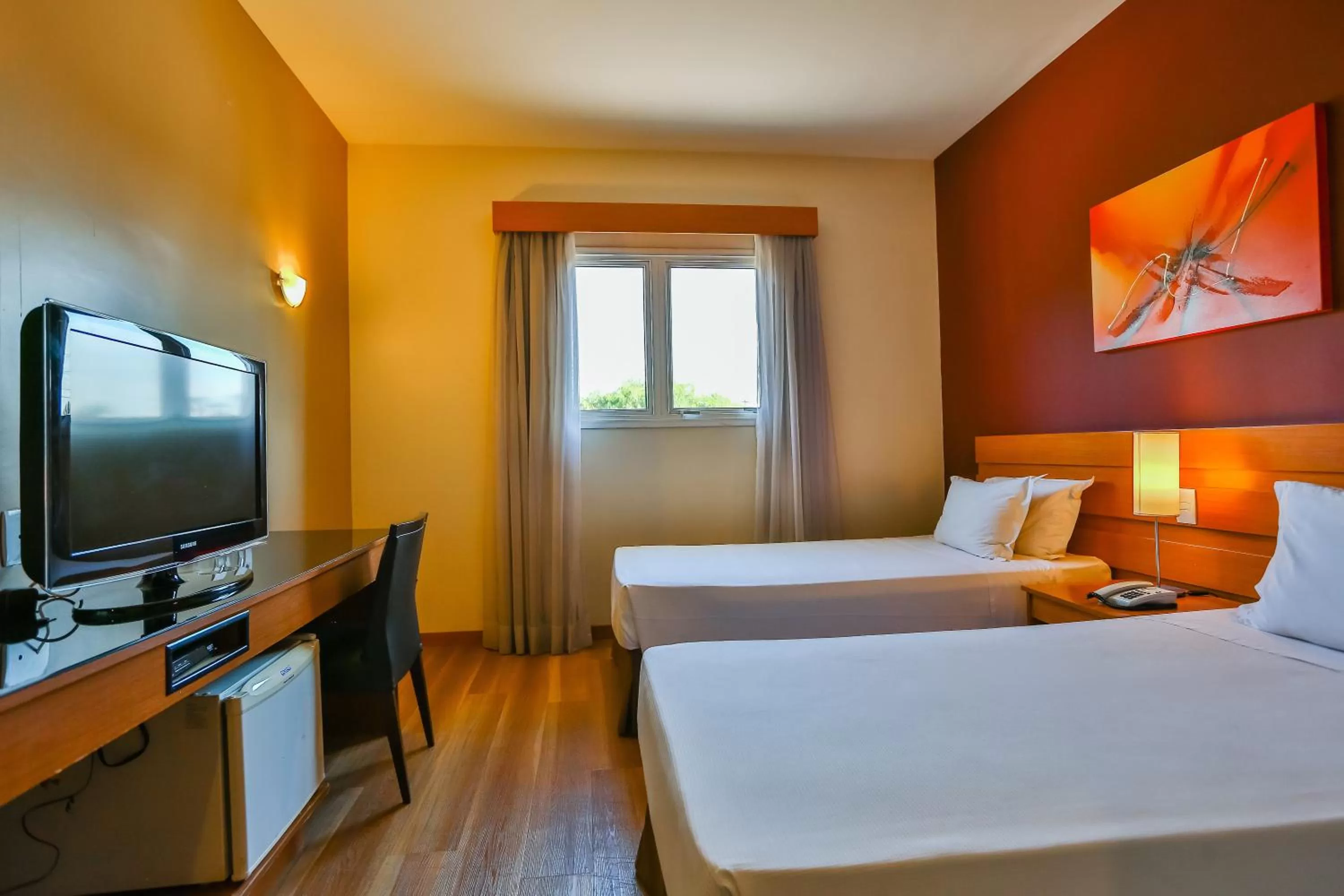 Photo of the whole room, Bed in Red Roof Inn Jundiaí