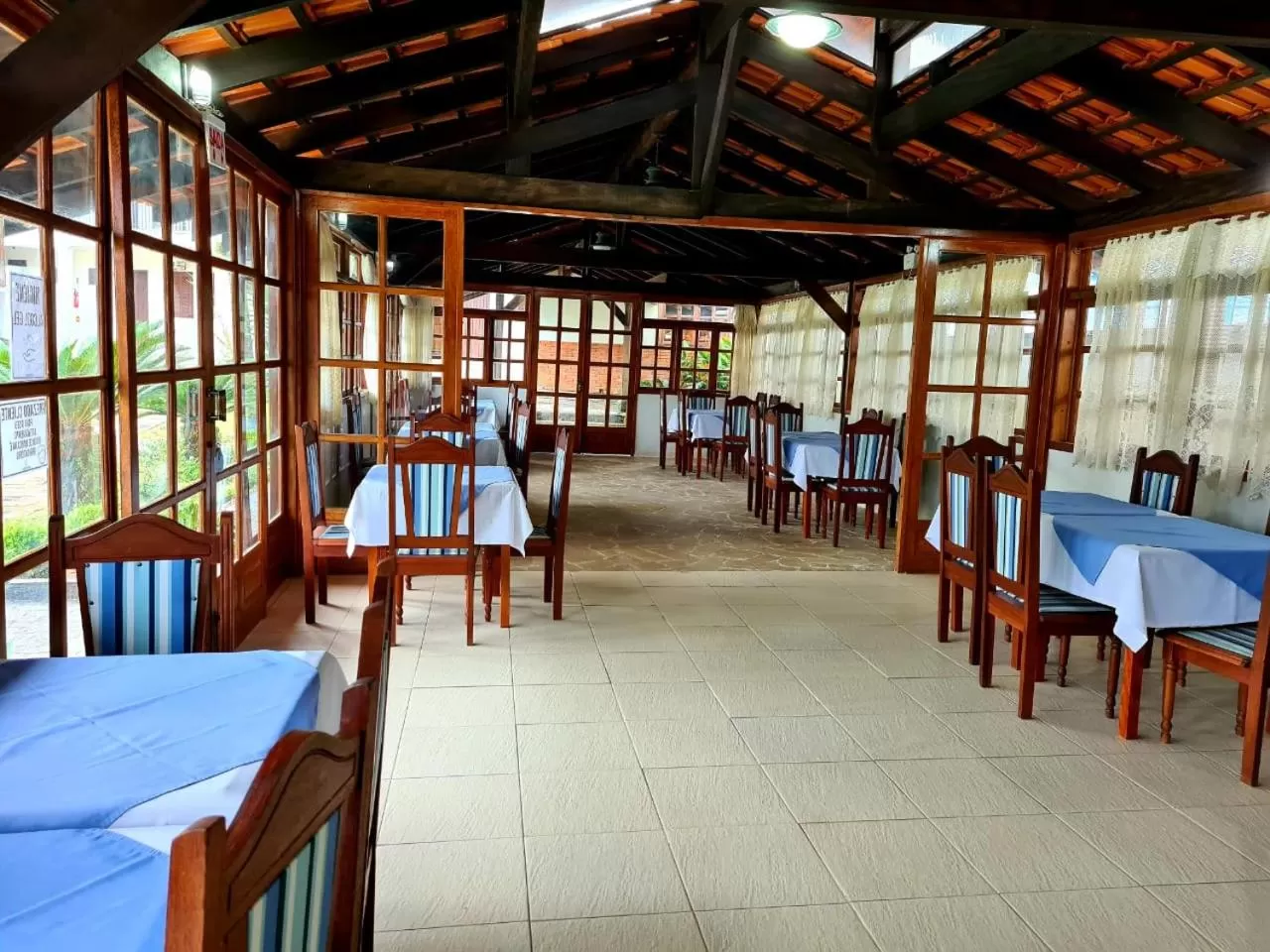 Breakfast, Restaurant/Places to Eat in Bartholo Plaza Hotel