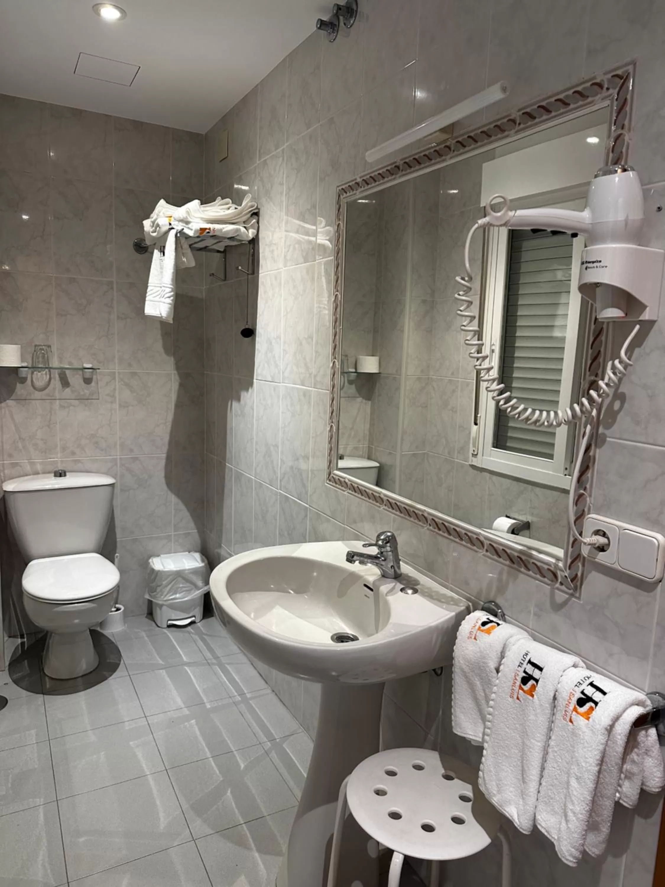 Bathroom in Hotel San Luis