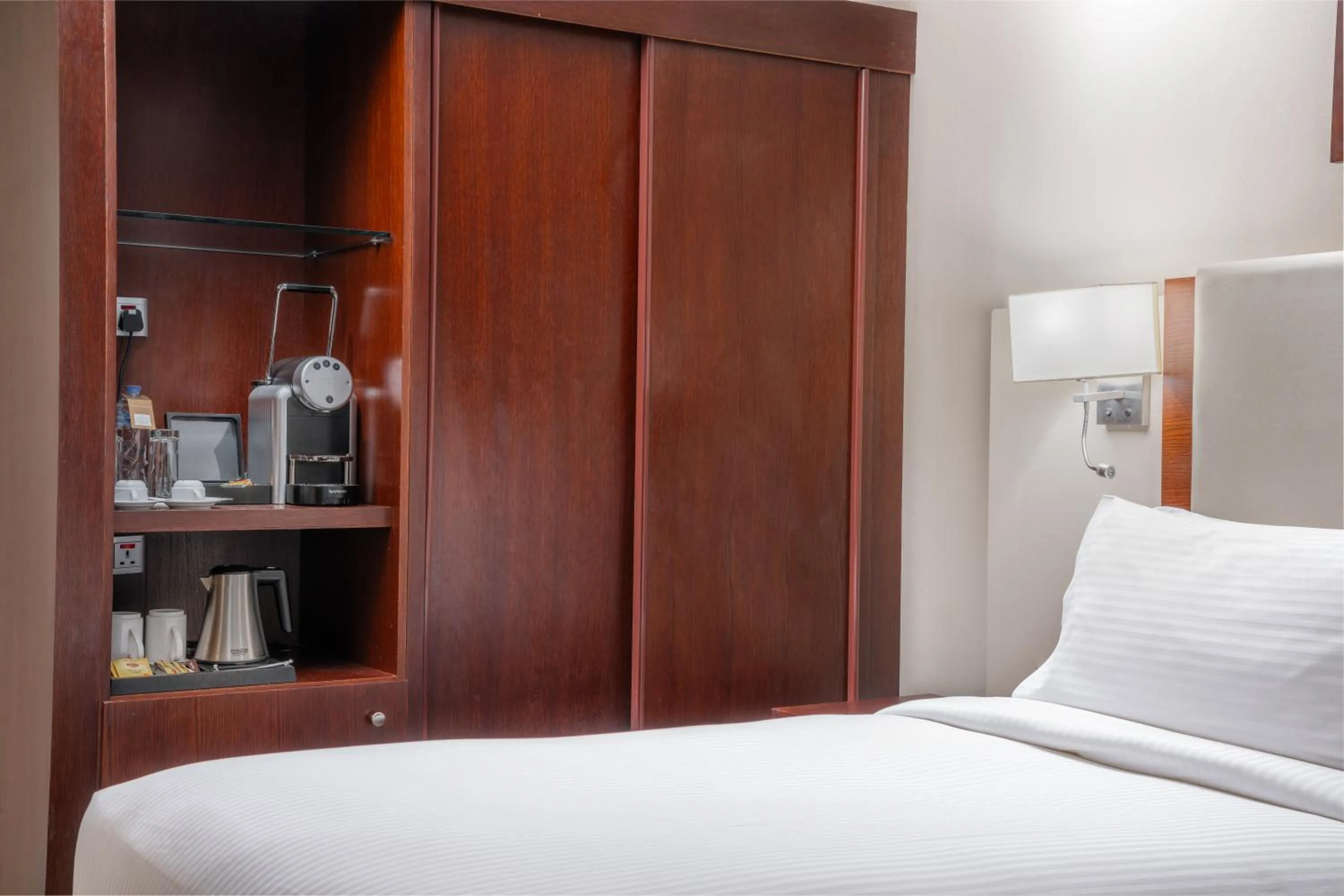 Bed in Millennium Al Aqeeq Hotel