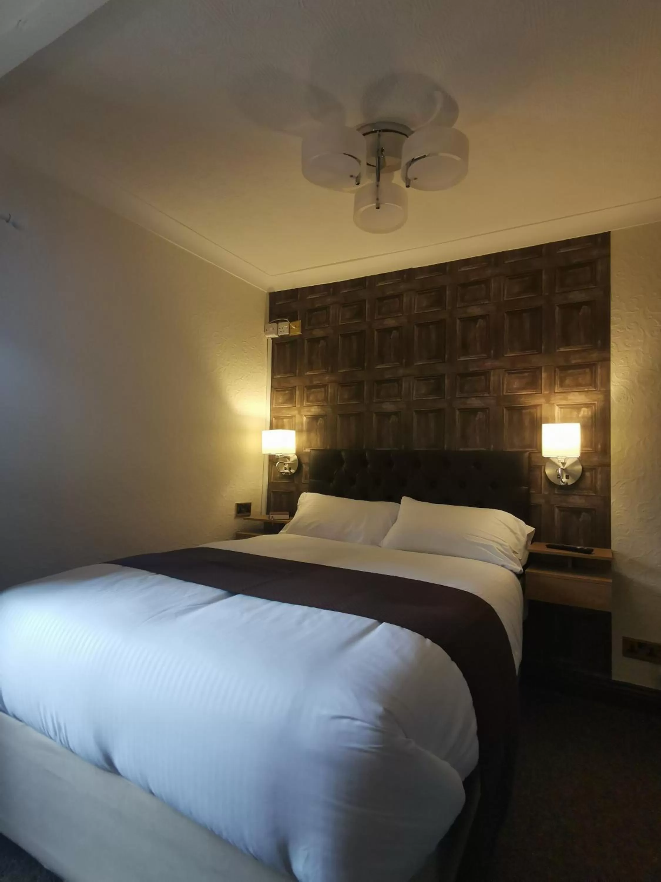 Bedroom, Bed in The Redwell Inn