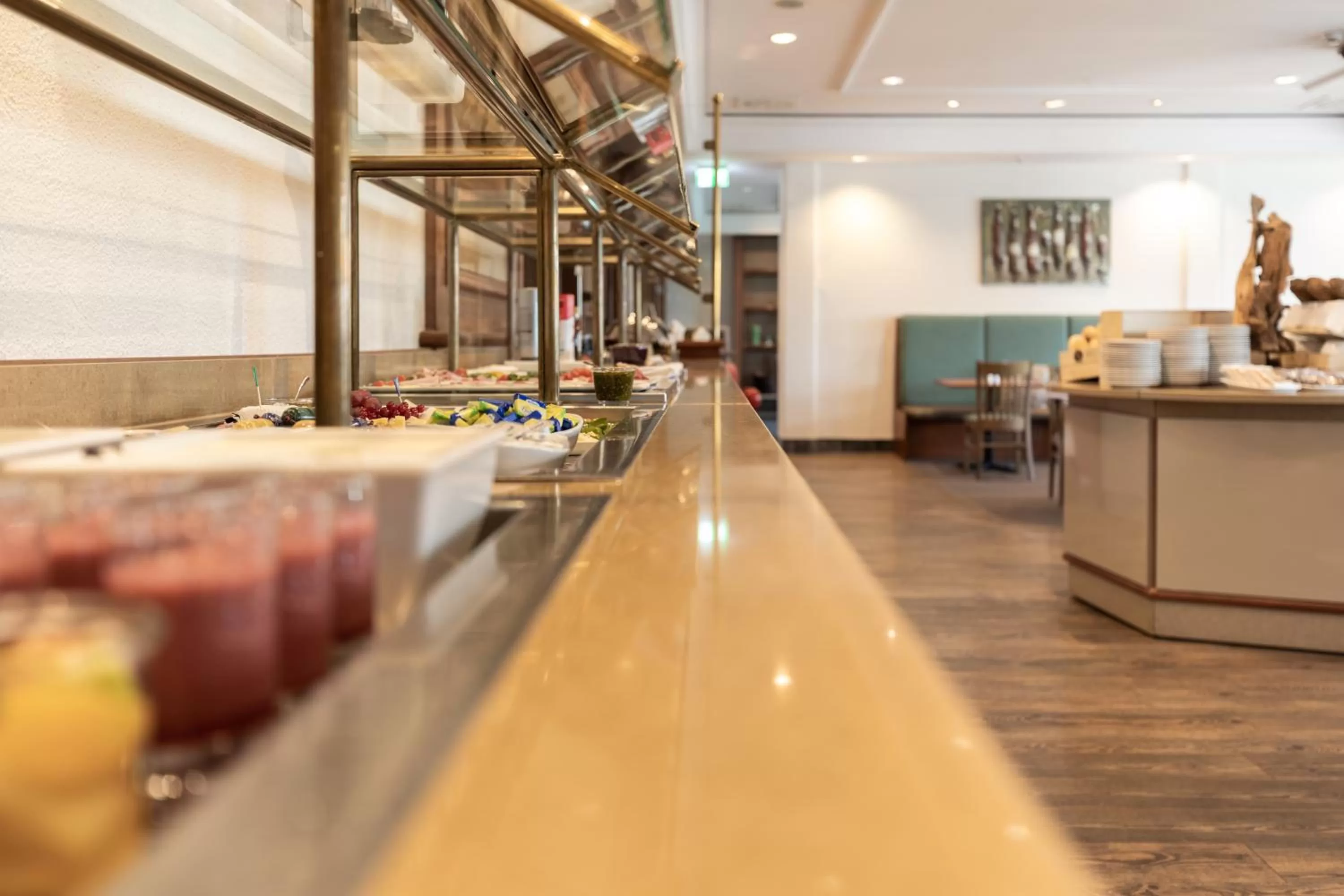 Food and drinks in Garner Hotel Rüsselsheim by IHG