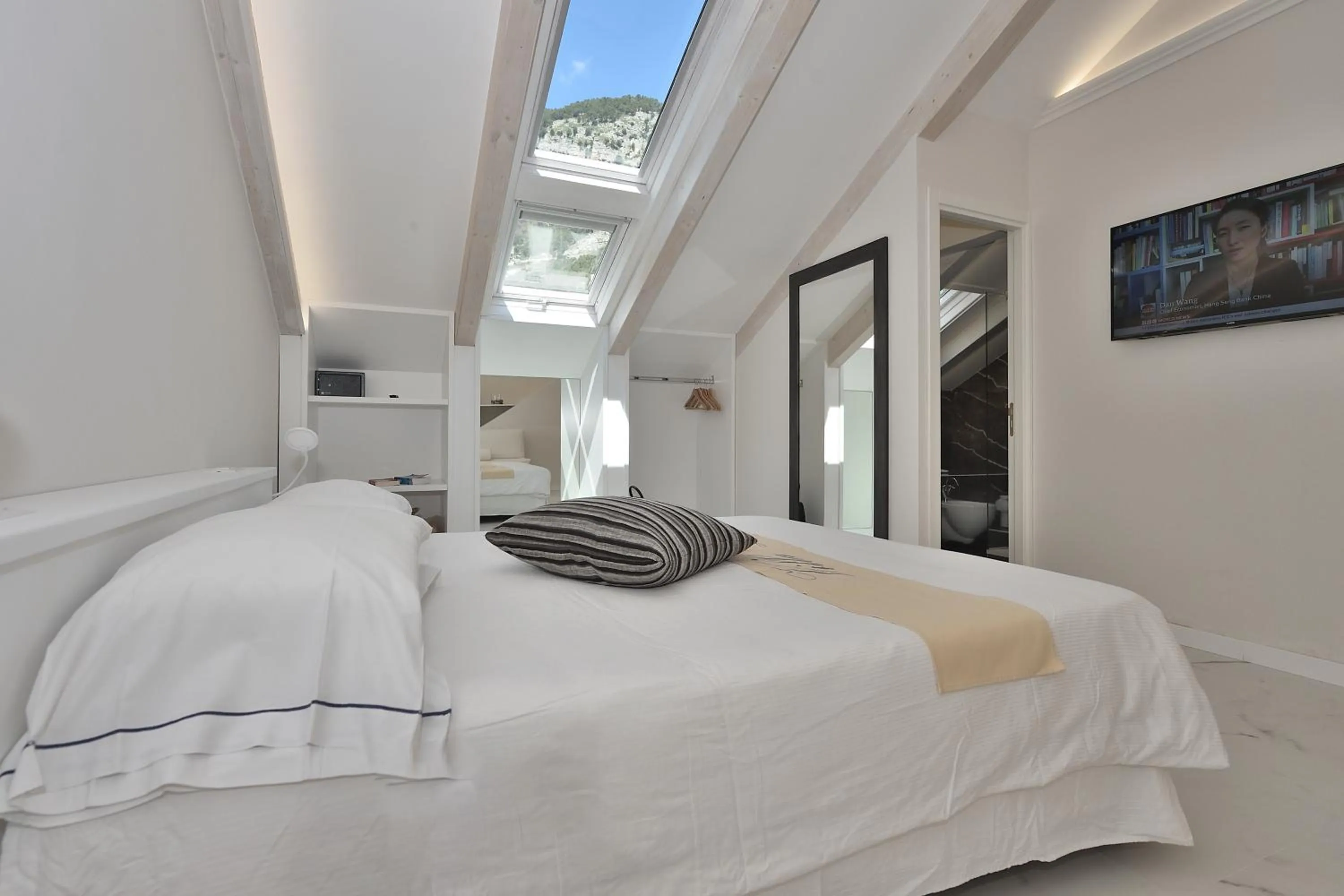 Bed in Villa Lara Hotel