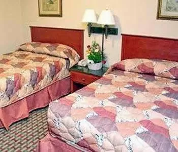 Standard 2 Double Room - Smoking in Rodeway Inn Paterson Great Falls Park Area