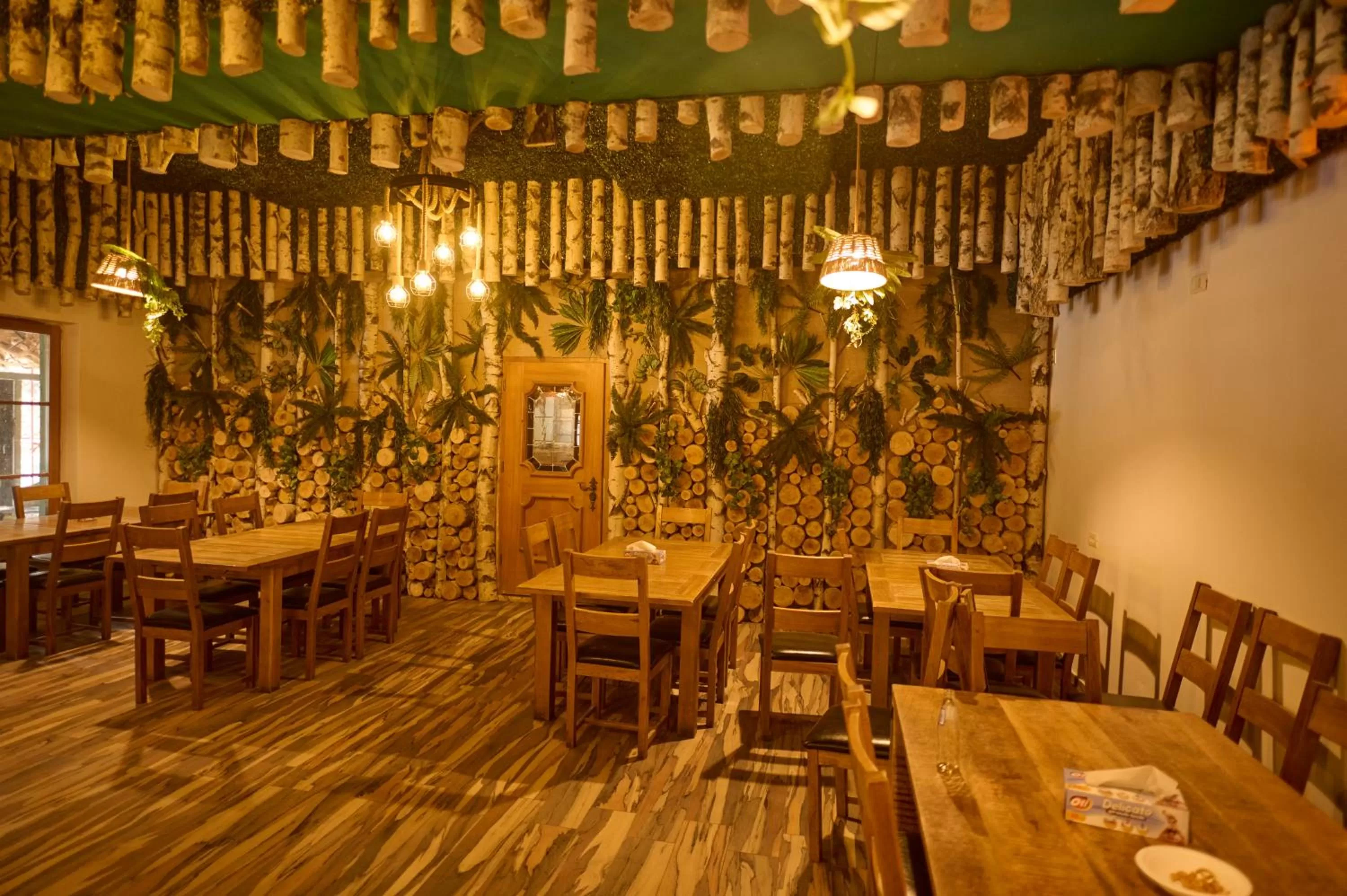 Restaurant/places to eat in Conacul Radacinilor