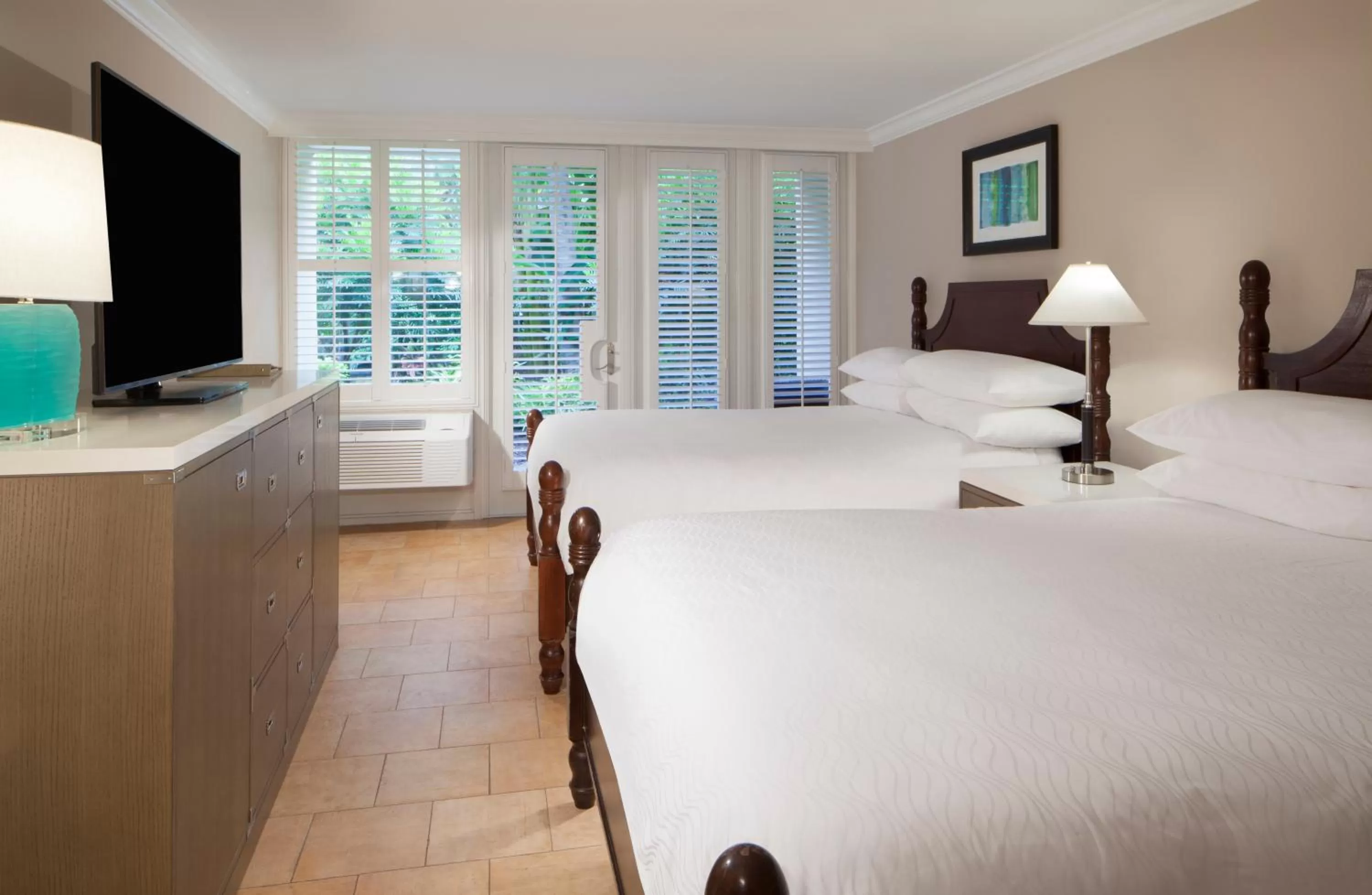 Patio, Bed in Pier House Resort & Spa