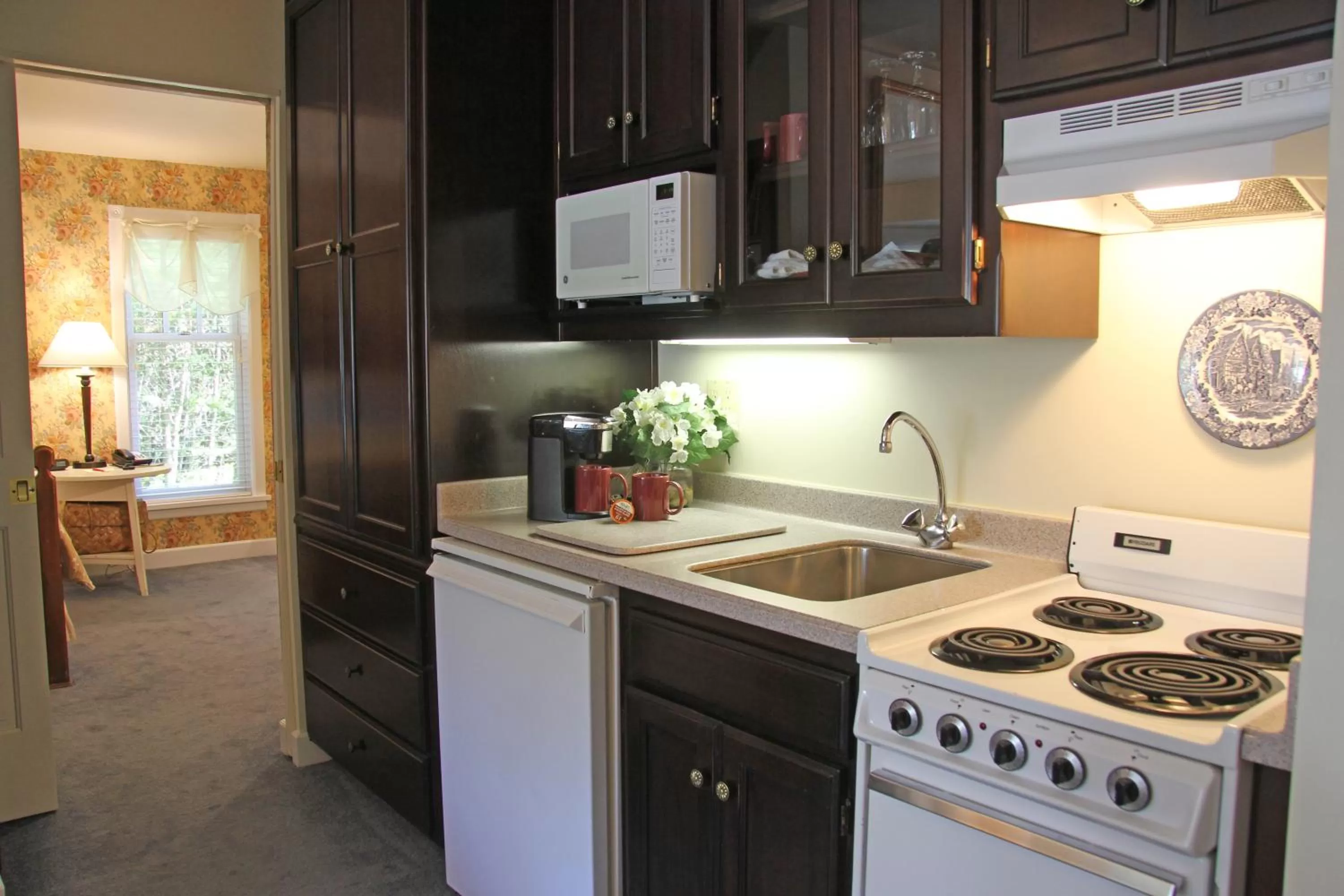 Kitchen or kitchenette, Kitchen/Kitchenette in Eagle Harbor Inn