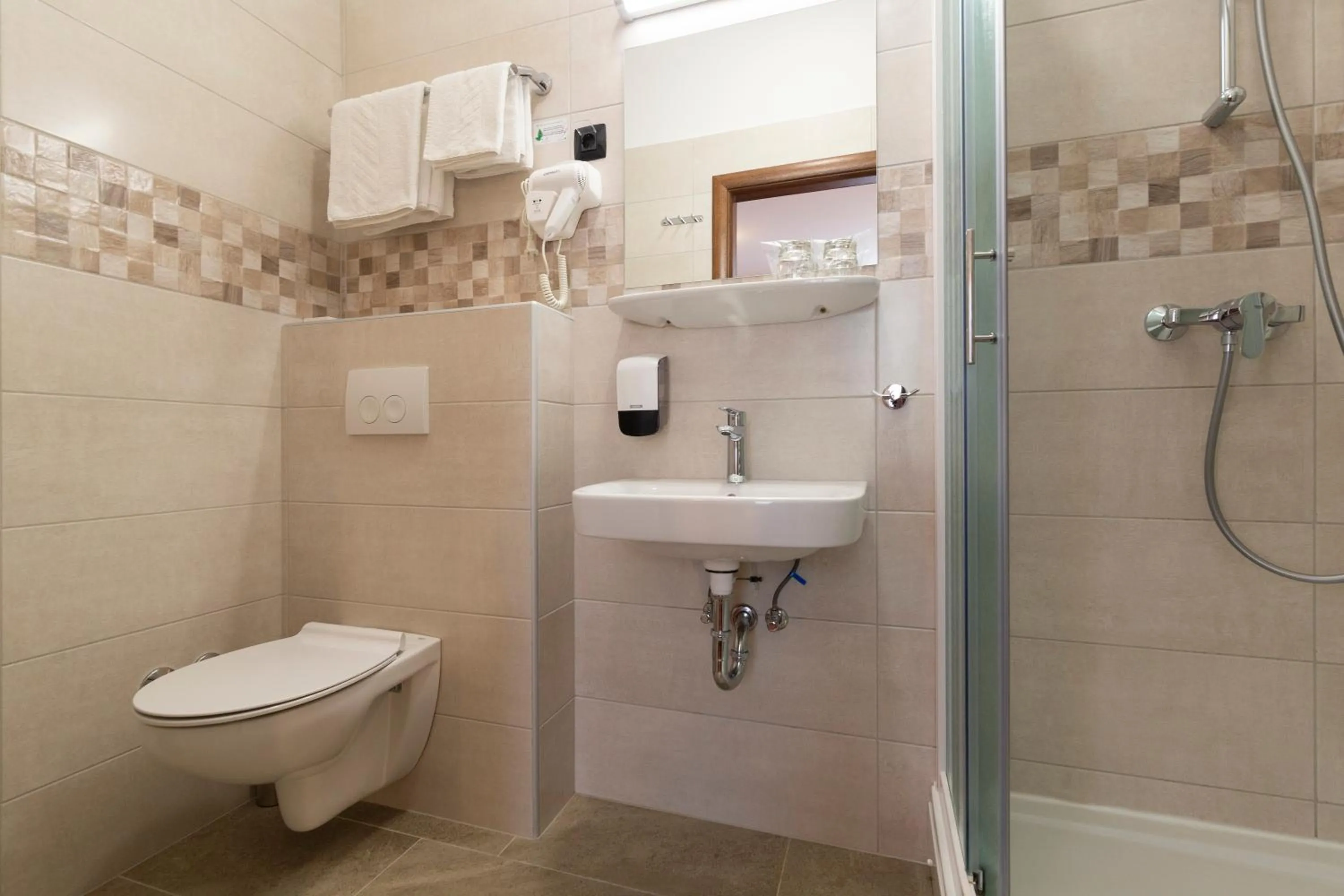 Shower in Hotel Continental