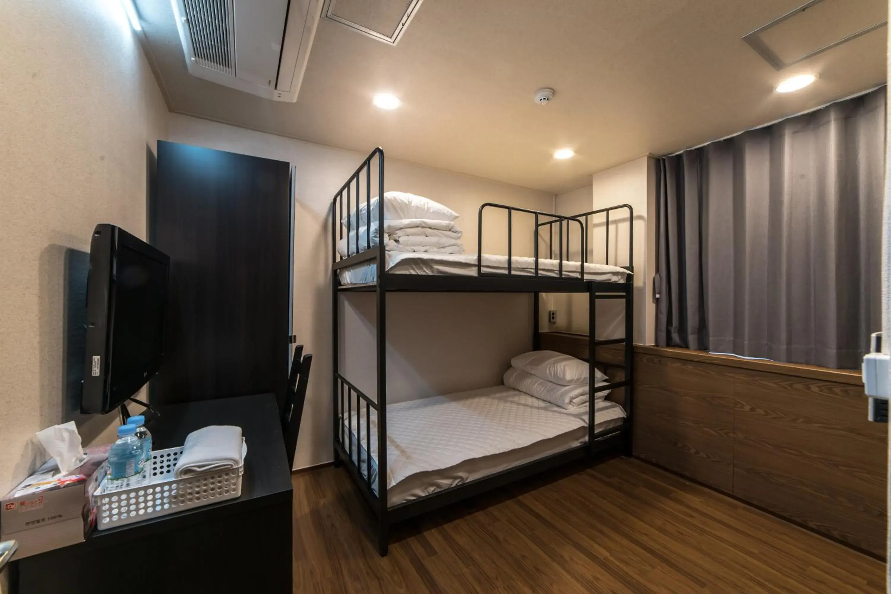 Bunk Bed Twin Room in Soosong Guesthouse Gwanghwamun Myeongdon g Bunk Bed Twin Room in Soosong Guesthouse Gwanghwamun Myeongdon g