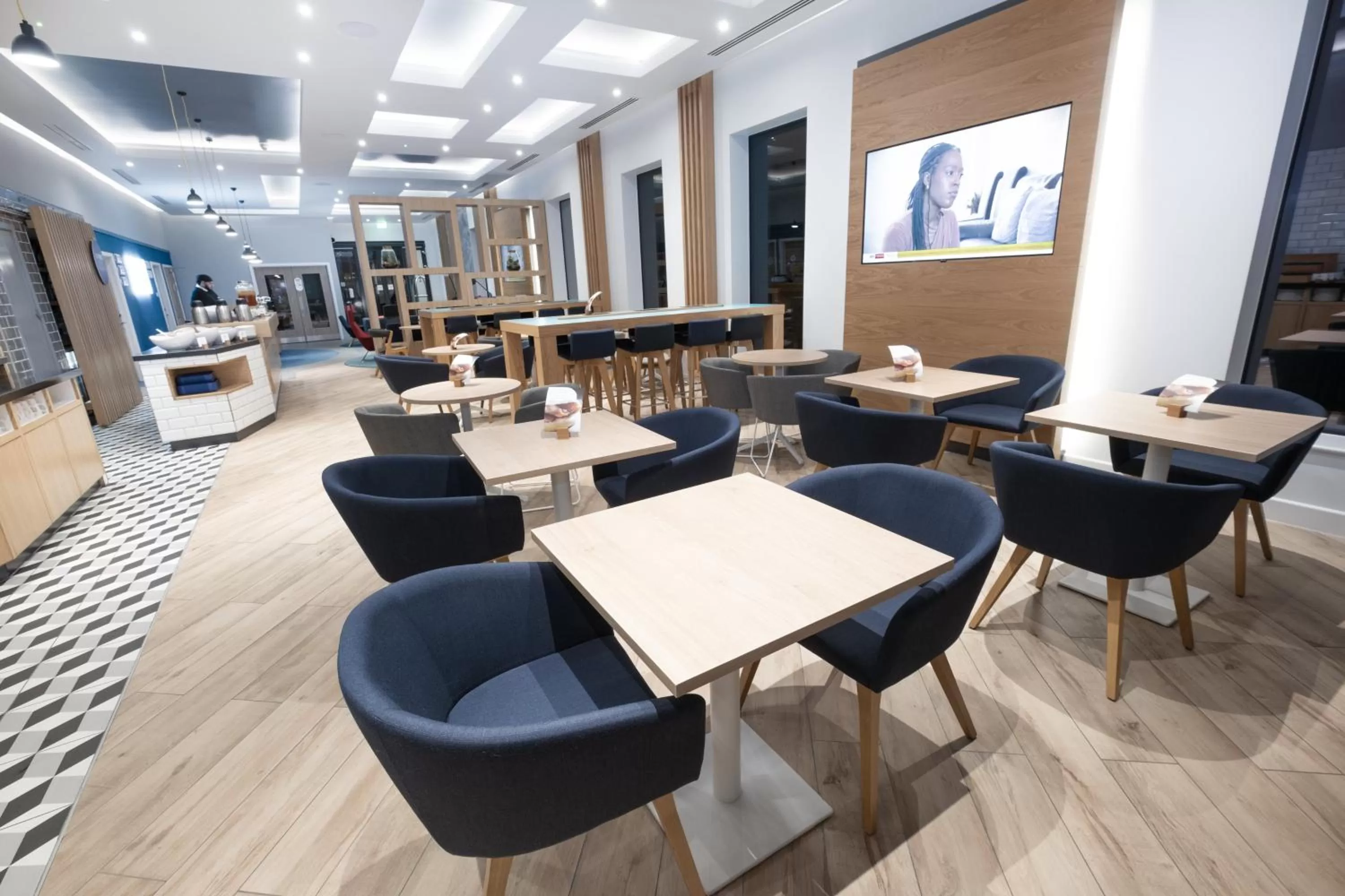 Restaurant/places to eat in Holiday Inn Express - Fleet by IHG