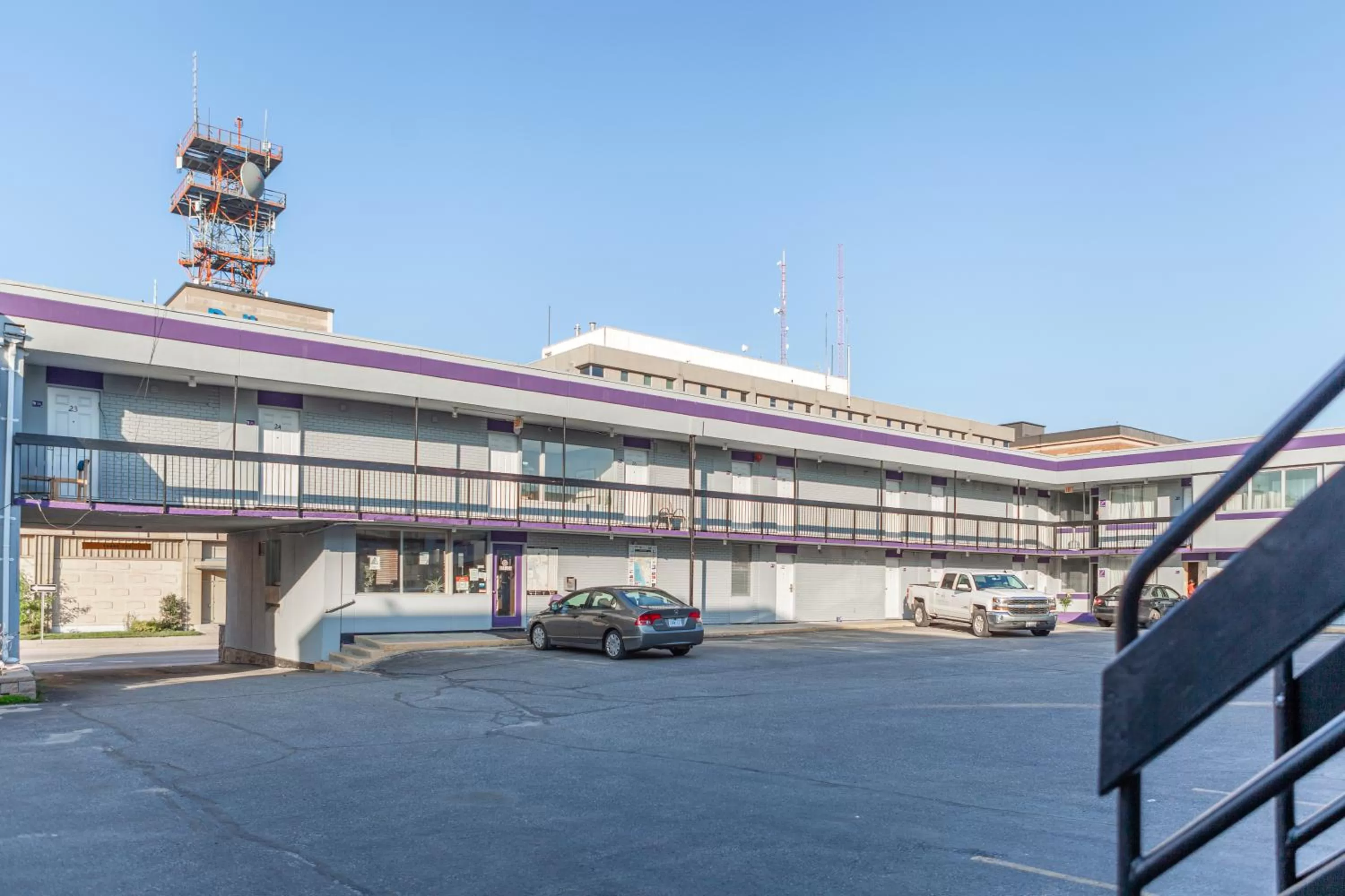 Property building in Knights Inn North Bay