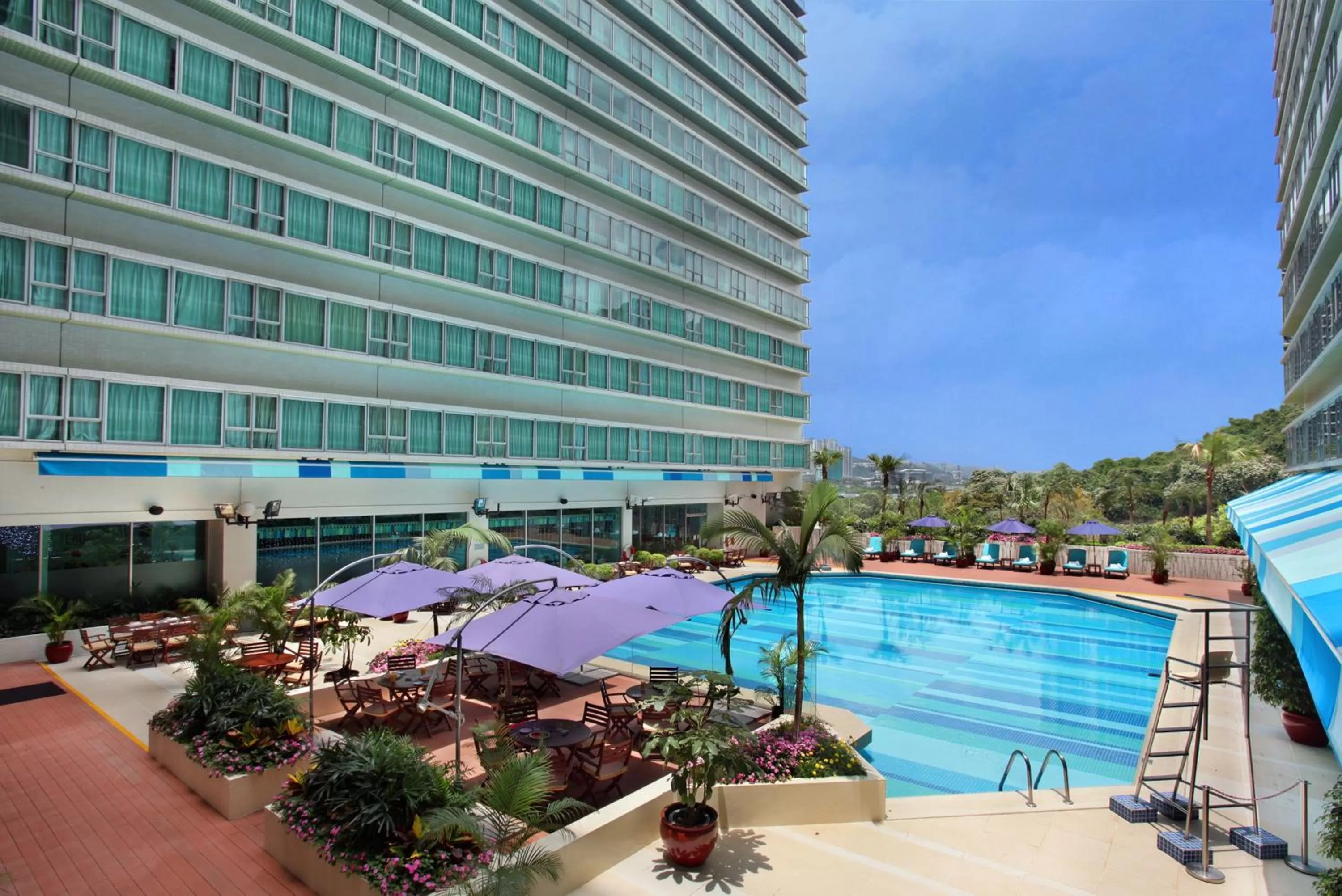 Pool view in Regal Riverside Hotel