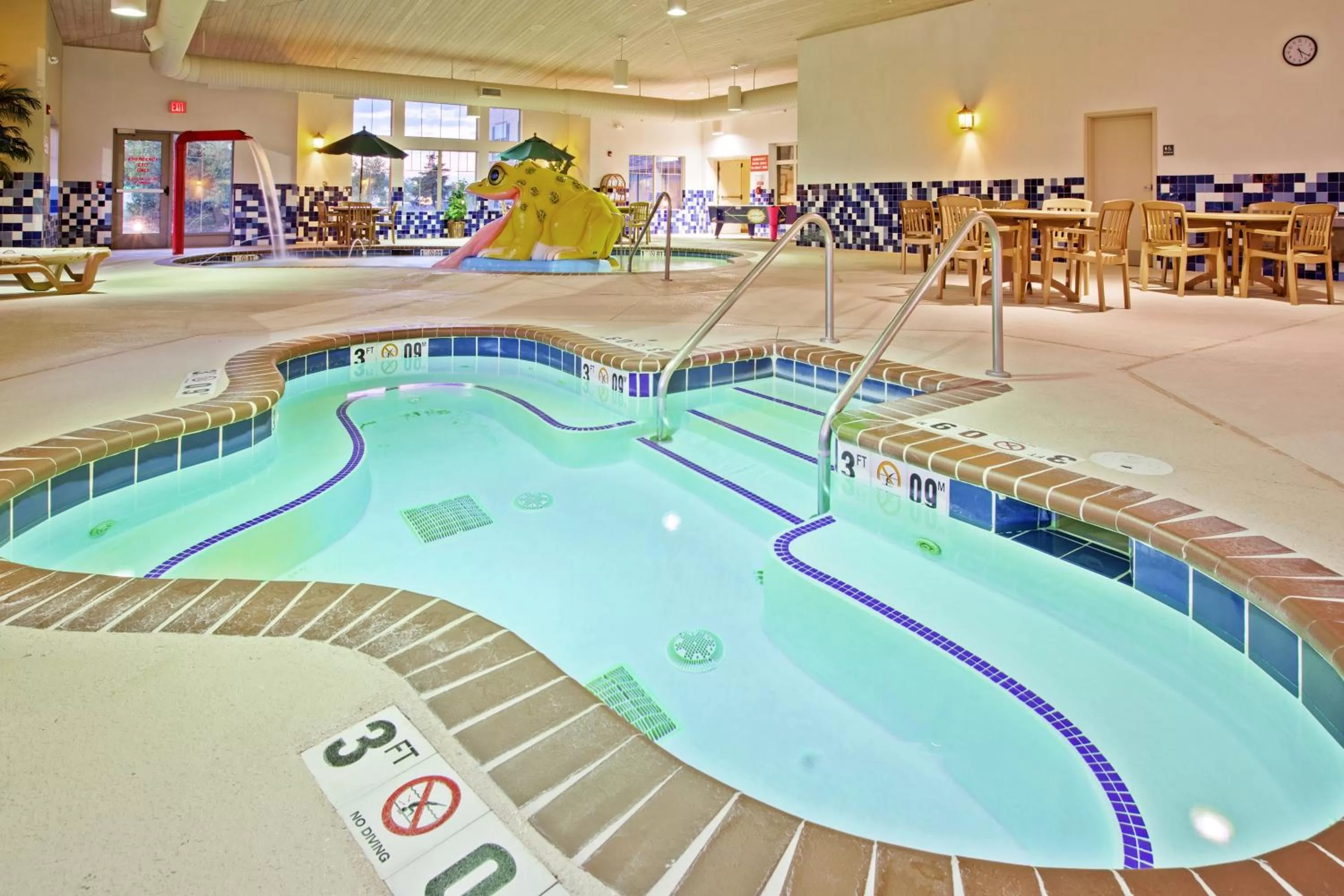 Swimming pool in Country Inn & Suites by Radisson, Portage, IN
