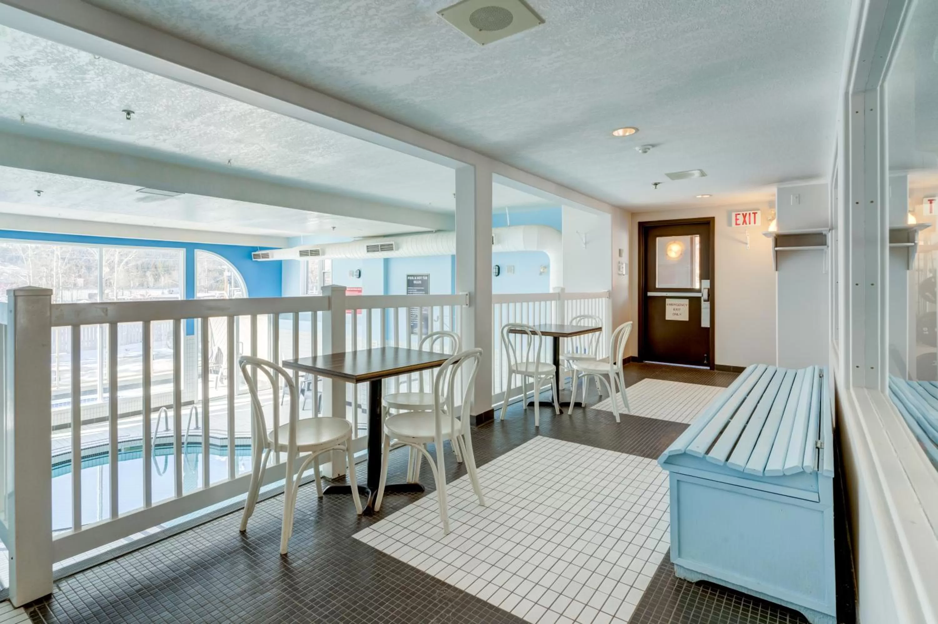 Swimming pool in Chateau Canmore