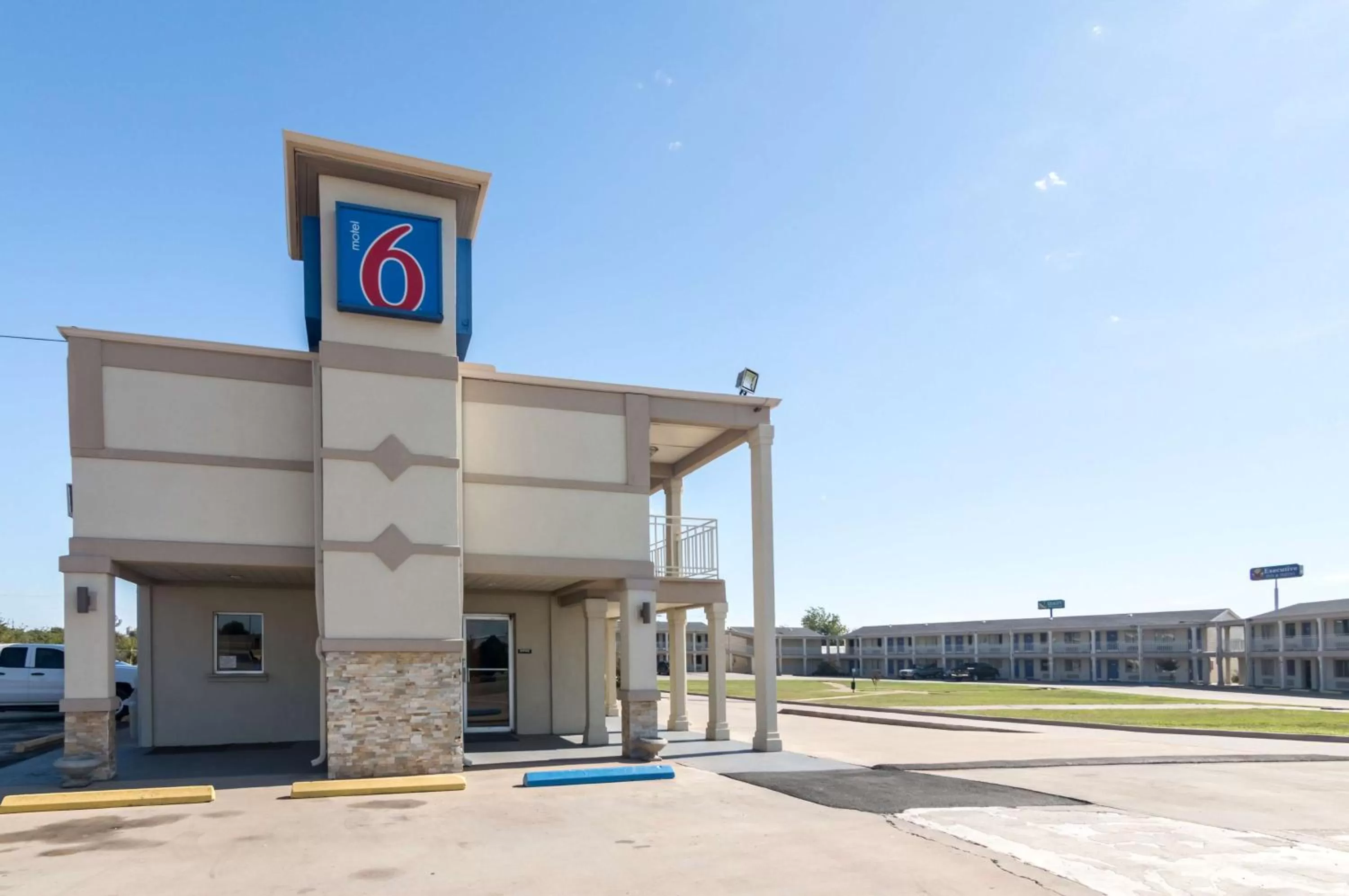 Property building in Motel 6-Wichita Falls, TX - North