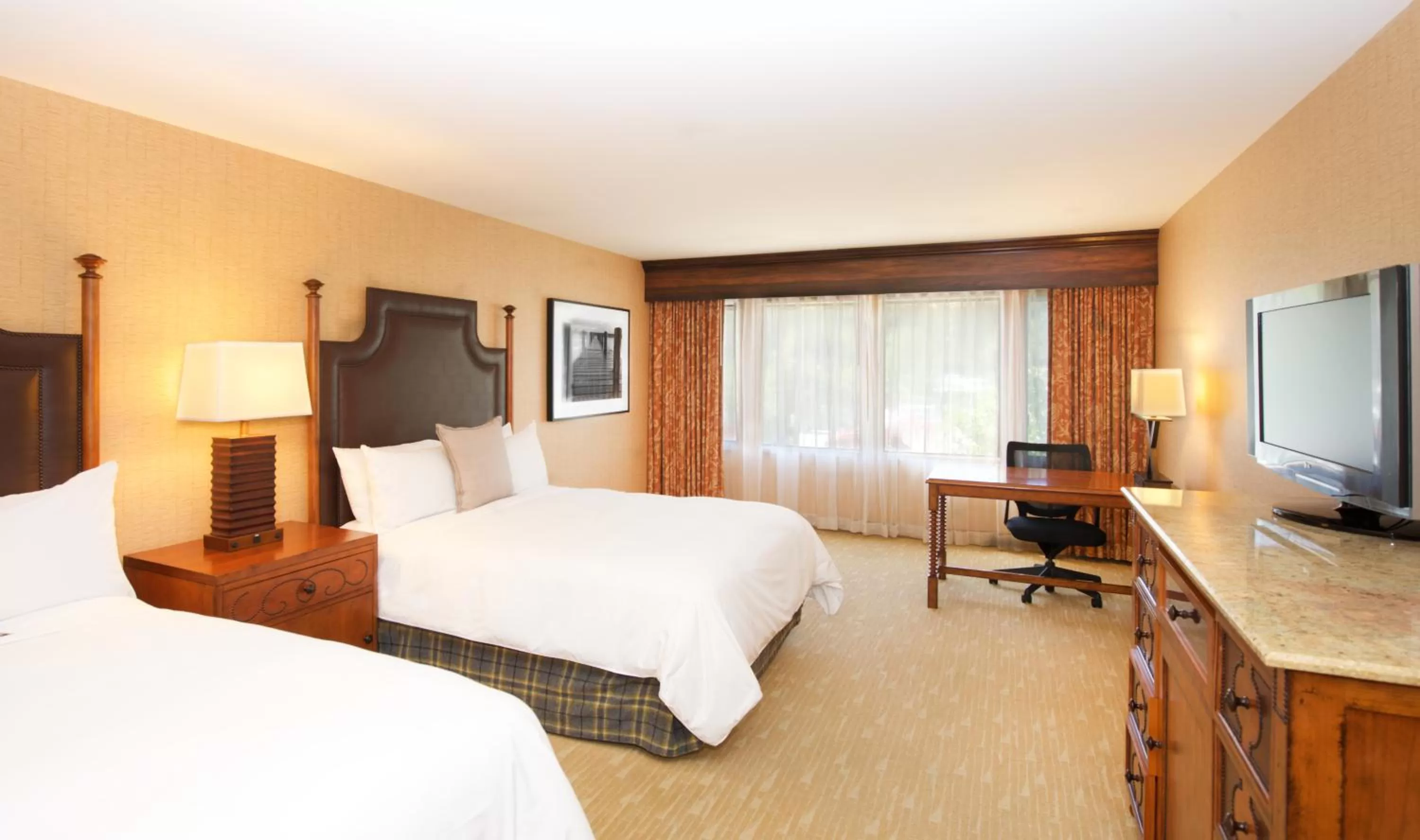 Bed in Lake Arrowhead Resort & Spa