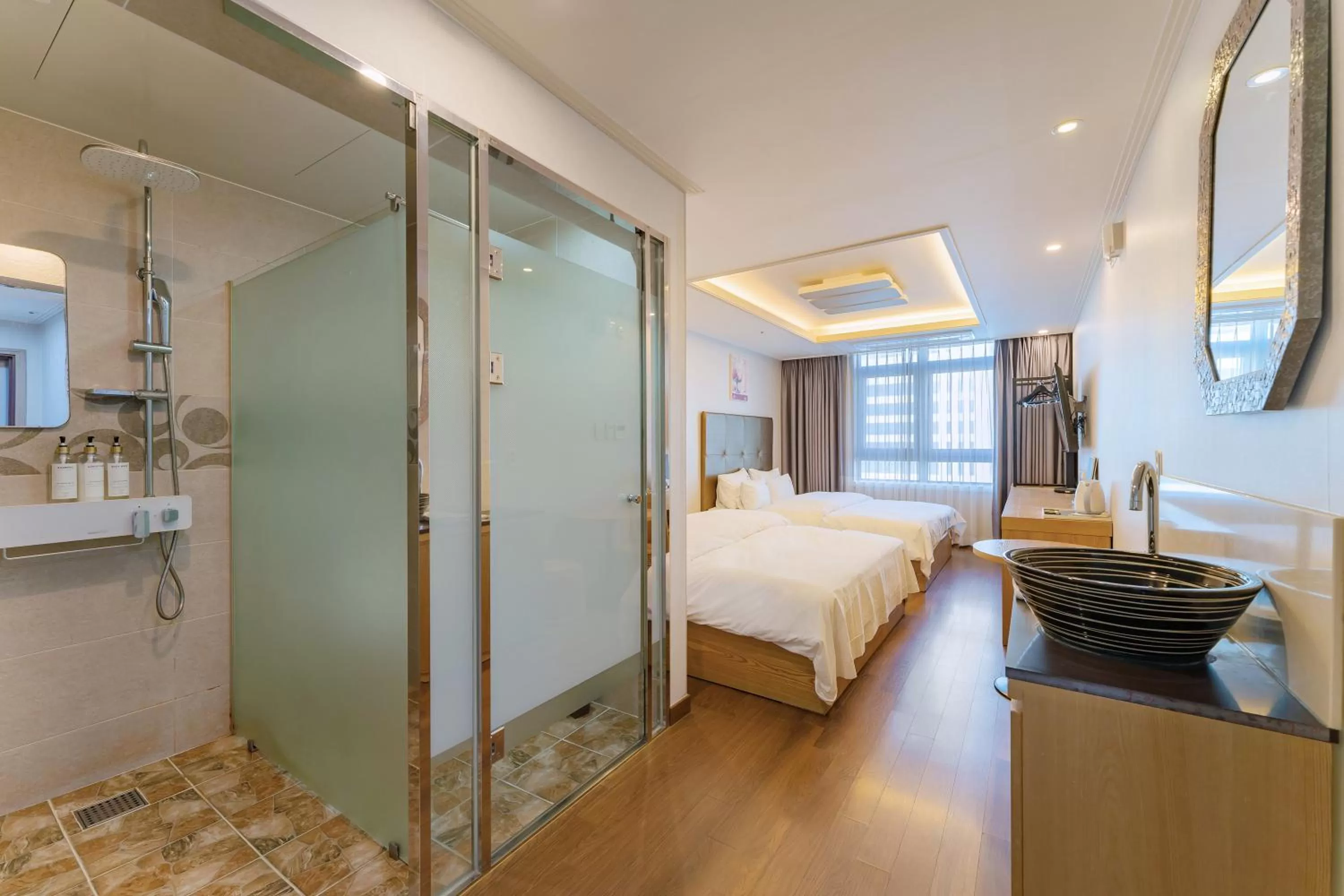 Bed in Central Park Hotel Busan