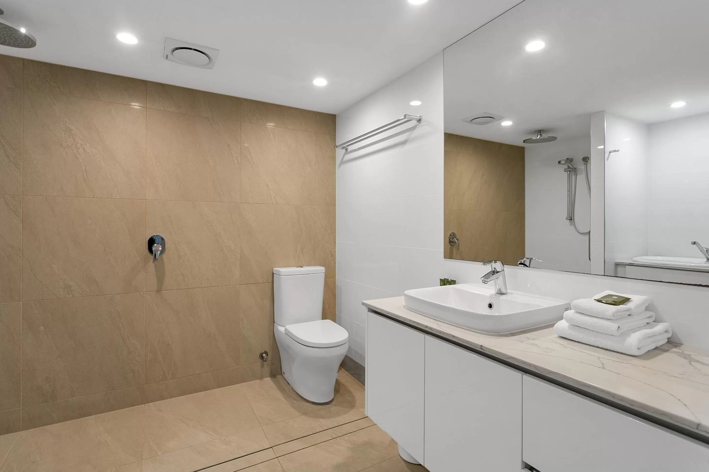 Shower in Driftwood Mantaray - Official Onsite Reception and Check In